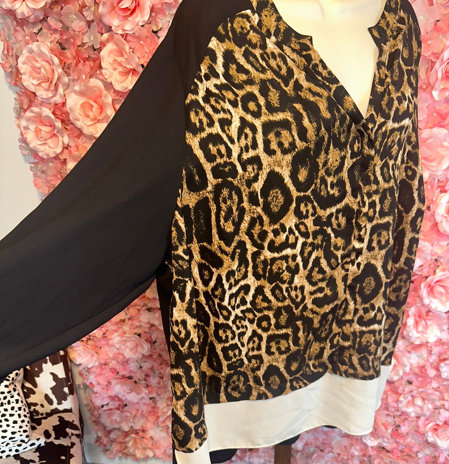 Cato (26/28W) Neutral Cheetah Print Lightweight V-Neck Blouse