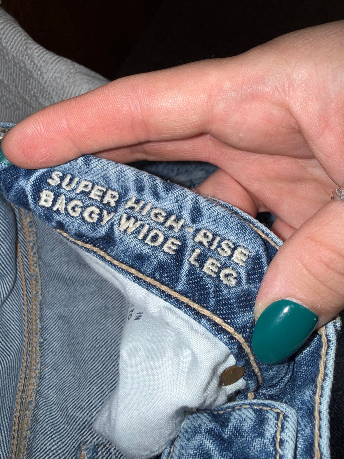 American Eagle (10) Blue Denim Super High Rise Baggy Wide Leg Distressed Jeans