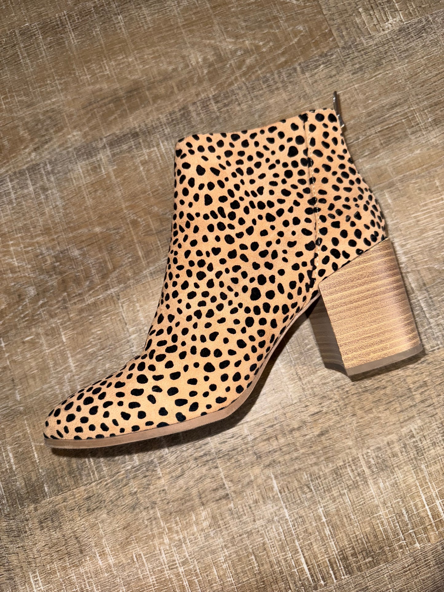 (7.5) Neutral Cheetah Print Heel Ankle Boots