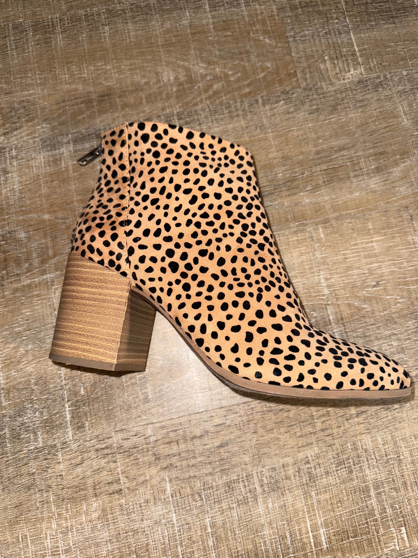 (7.5) Neutral Cheetah Print Heel Ankle Boots