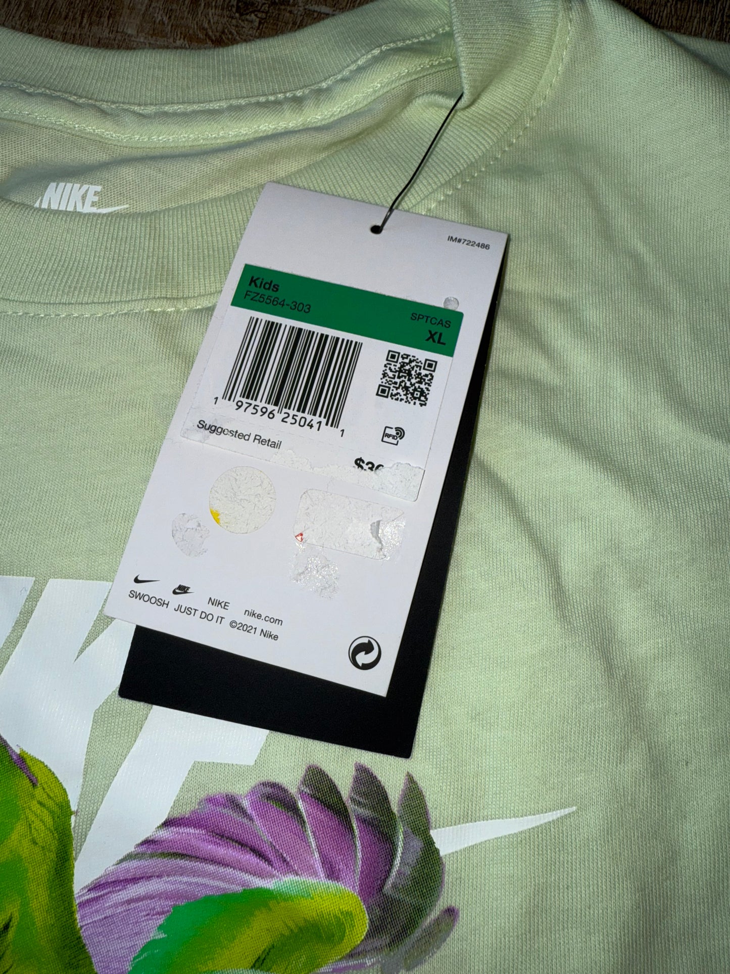 NWT Nike Air (Kids XL) Brand New Light Green Parrot Loose Fit T-Shirt