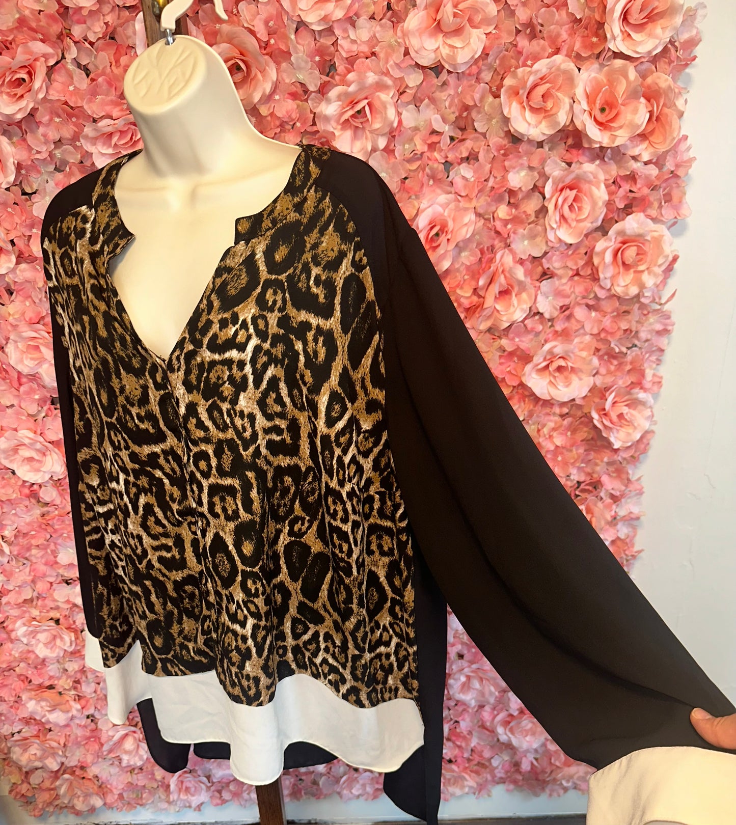 Cato (26/28W) Neutral Cheetah Print Lightweight V-Neck Blouse