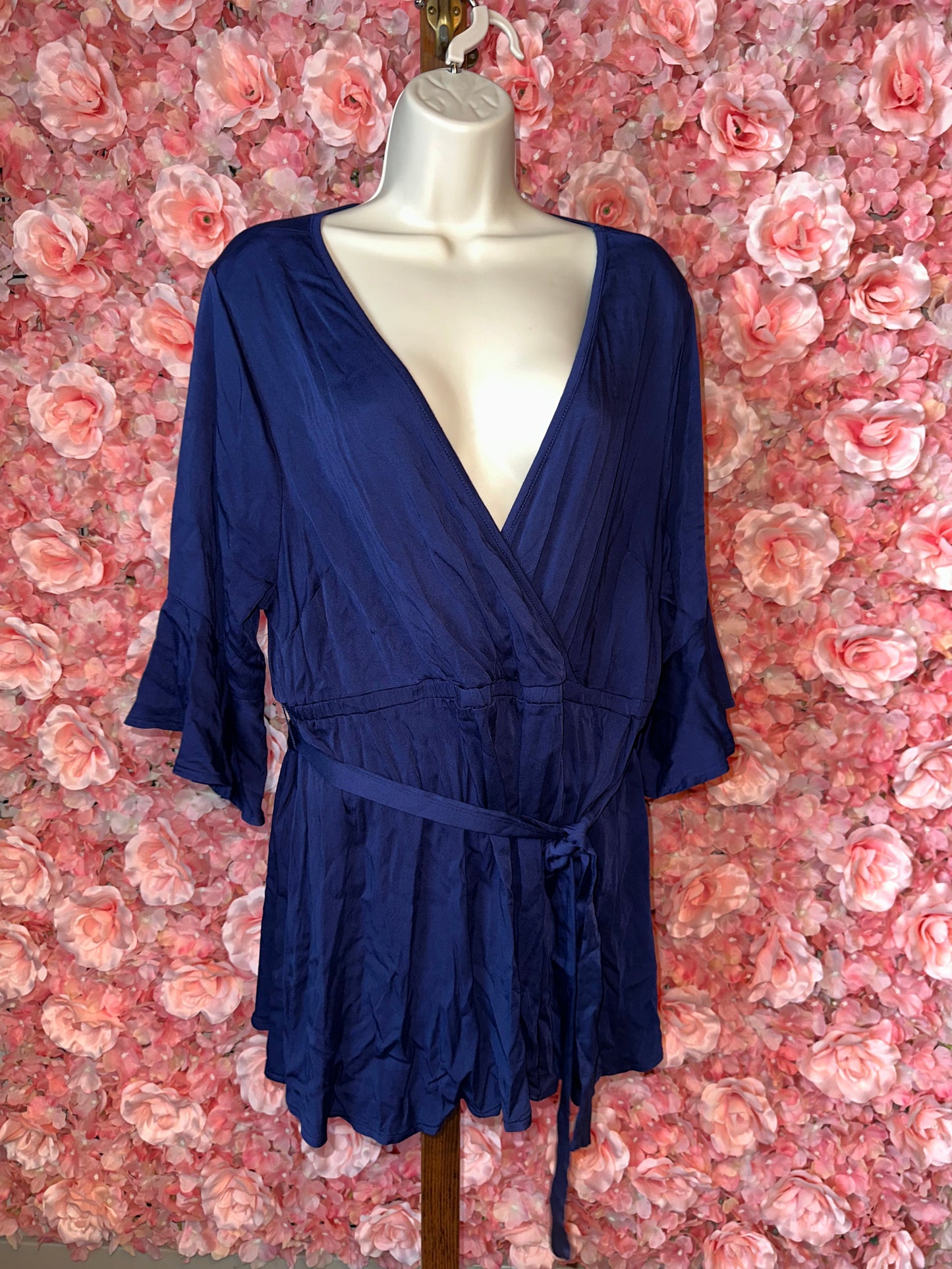 Torrid (1) Blue Wrapped V-Neck Flowy 3/4 Sleeve Blouse with Tied Waist