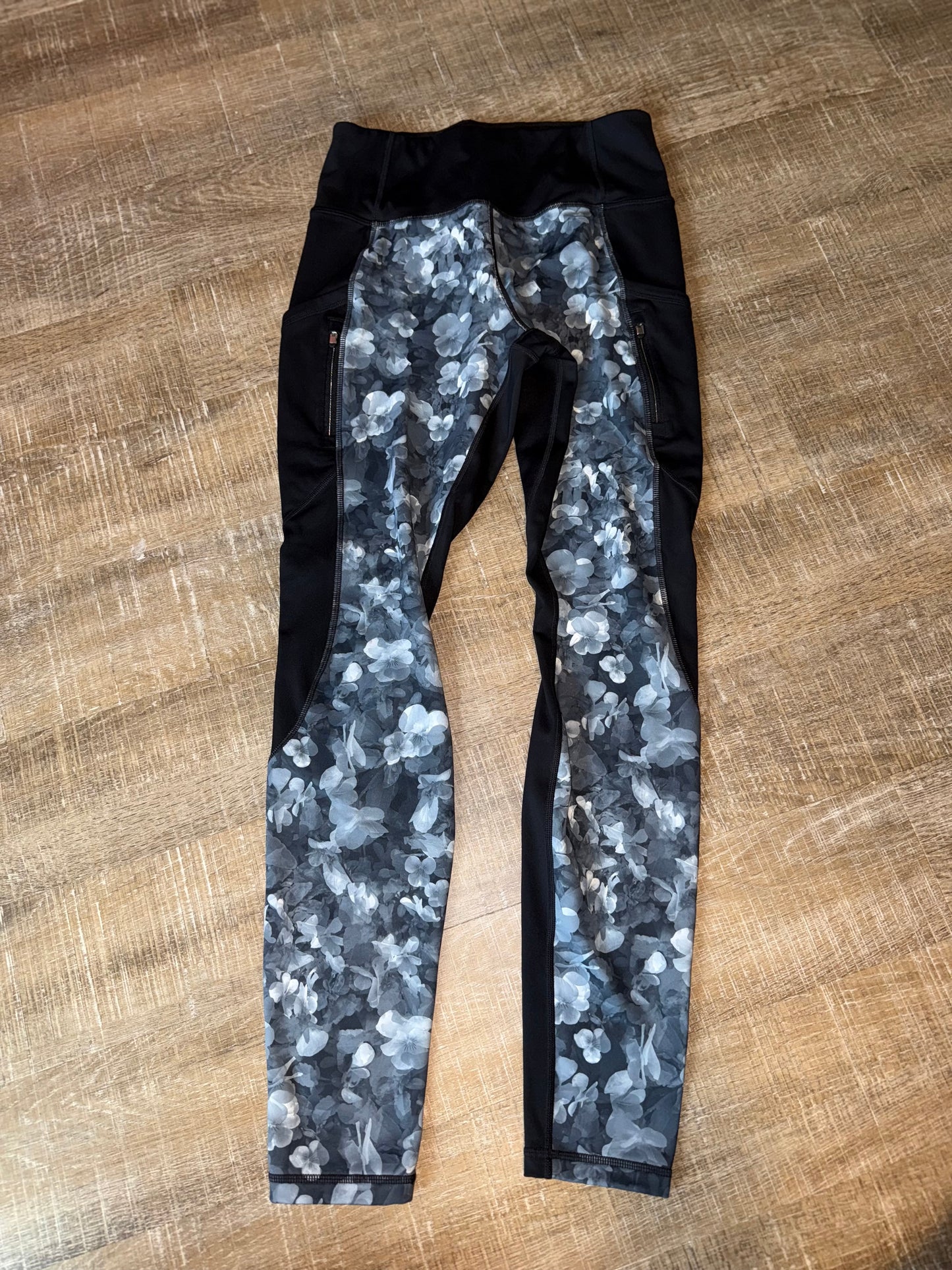 Athleta (Small) Black and Grey Flower Petal Traverse Leggings with Pockets