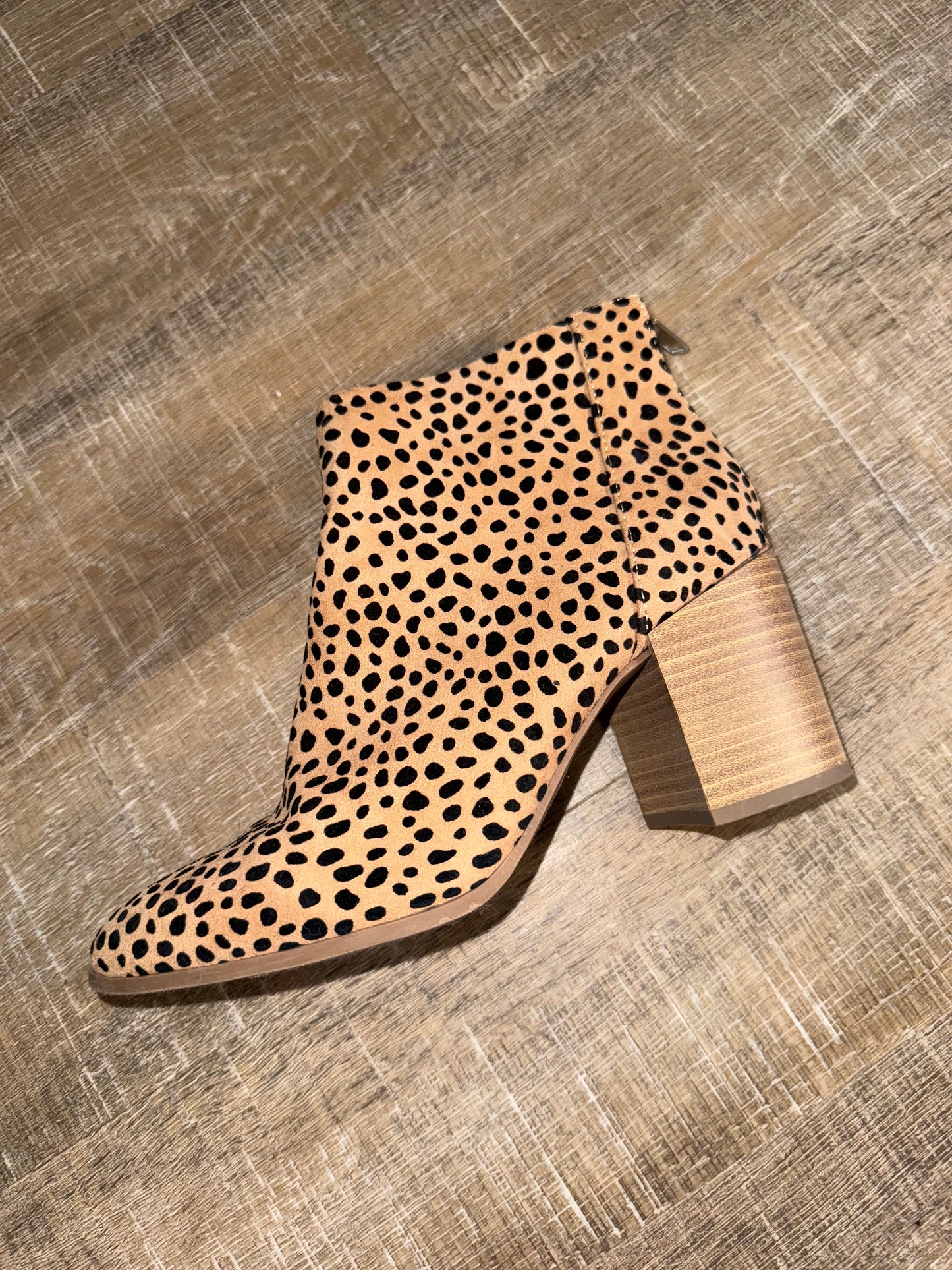 (7.5) Neutral Cheetah Print Heel Ankle Boots