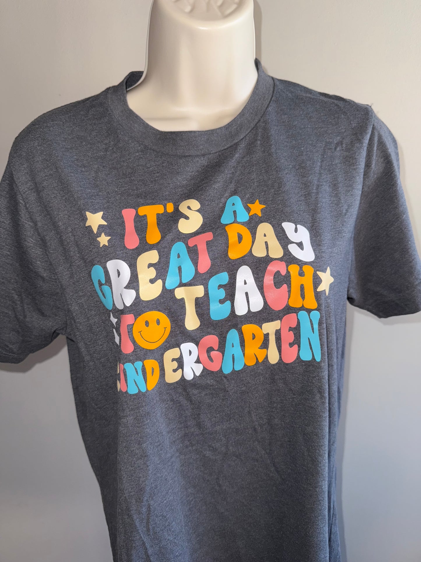 Make Market (Medium) Grey Teacher T-Shirt for Kindergarten