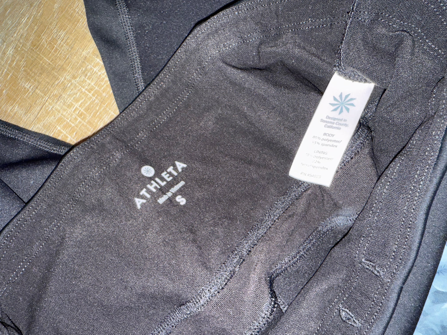 Athleta (Small) Black and Grey Flower Petal Traverse Leggings with Pockets