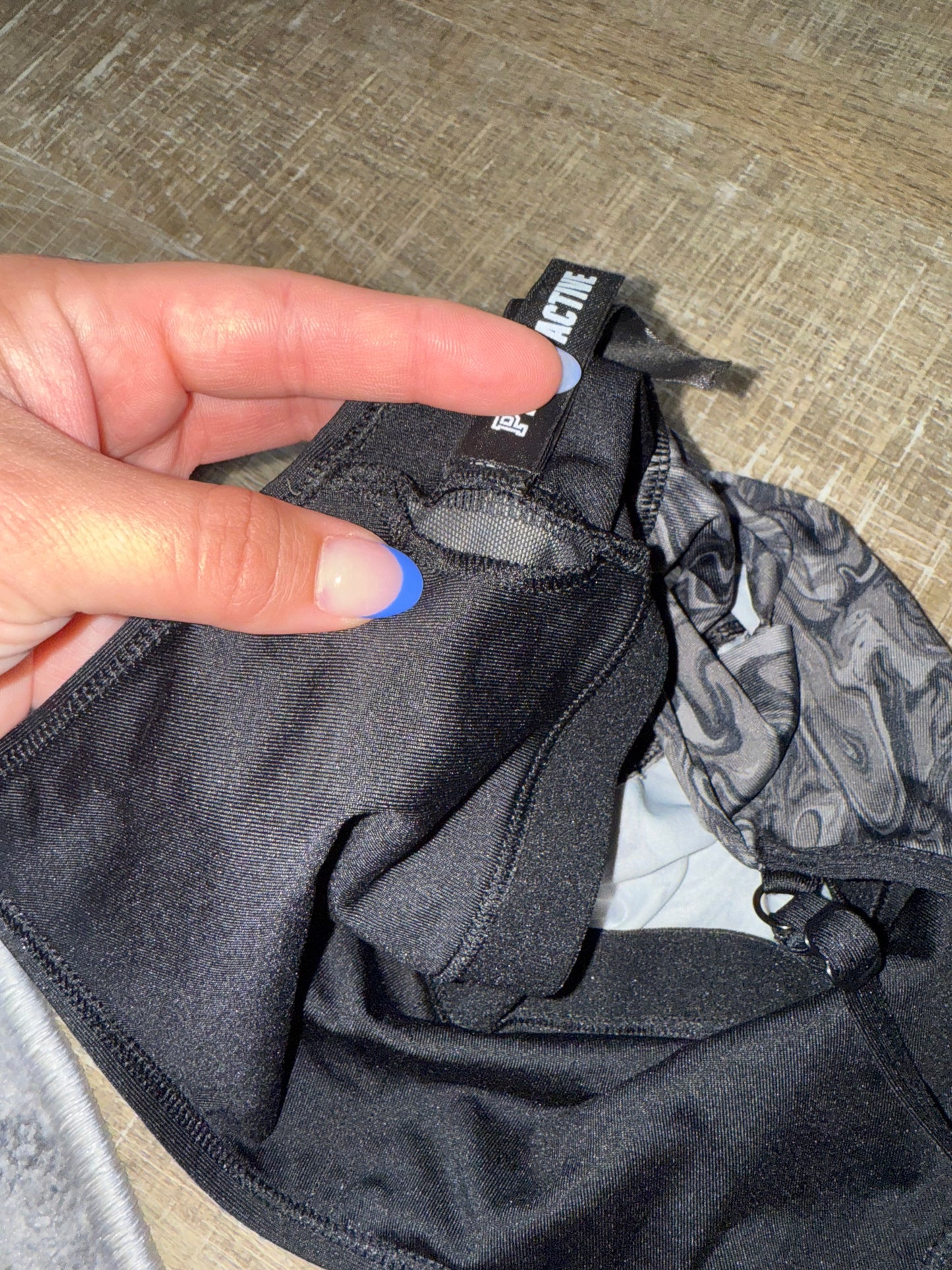 PINK VS Active (XS) Black/Grey Swirl Pattern Lightly Lined Sports Bra