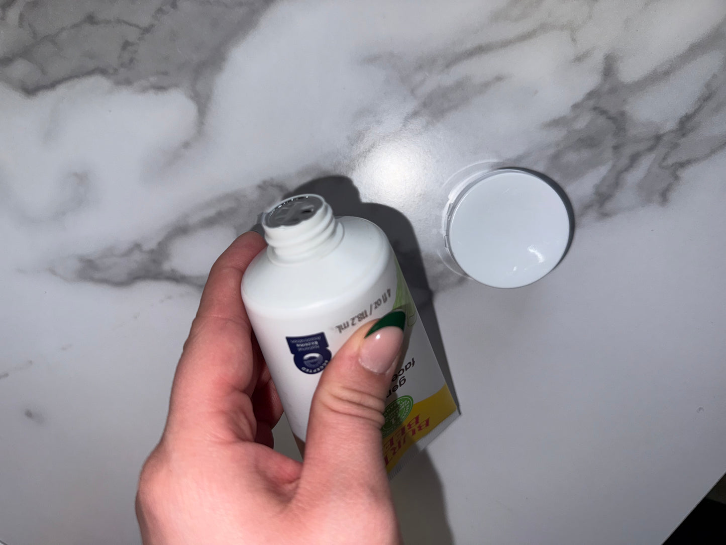 Brand New Burts Bees (4 fl/oz) Gentle Face Scrub with Aloe