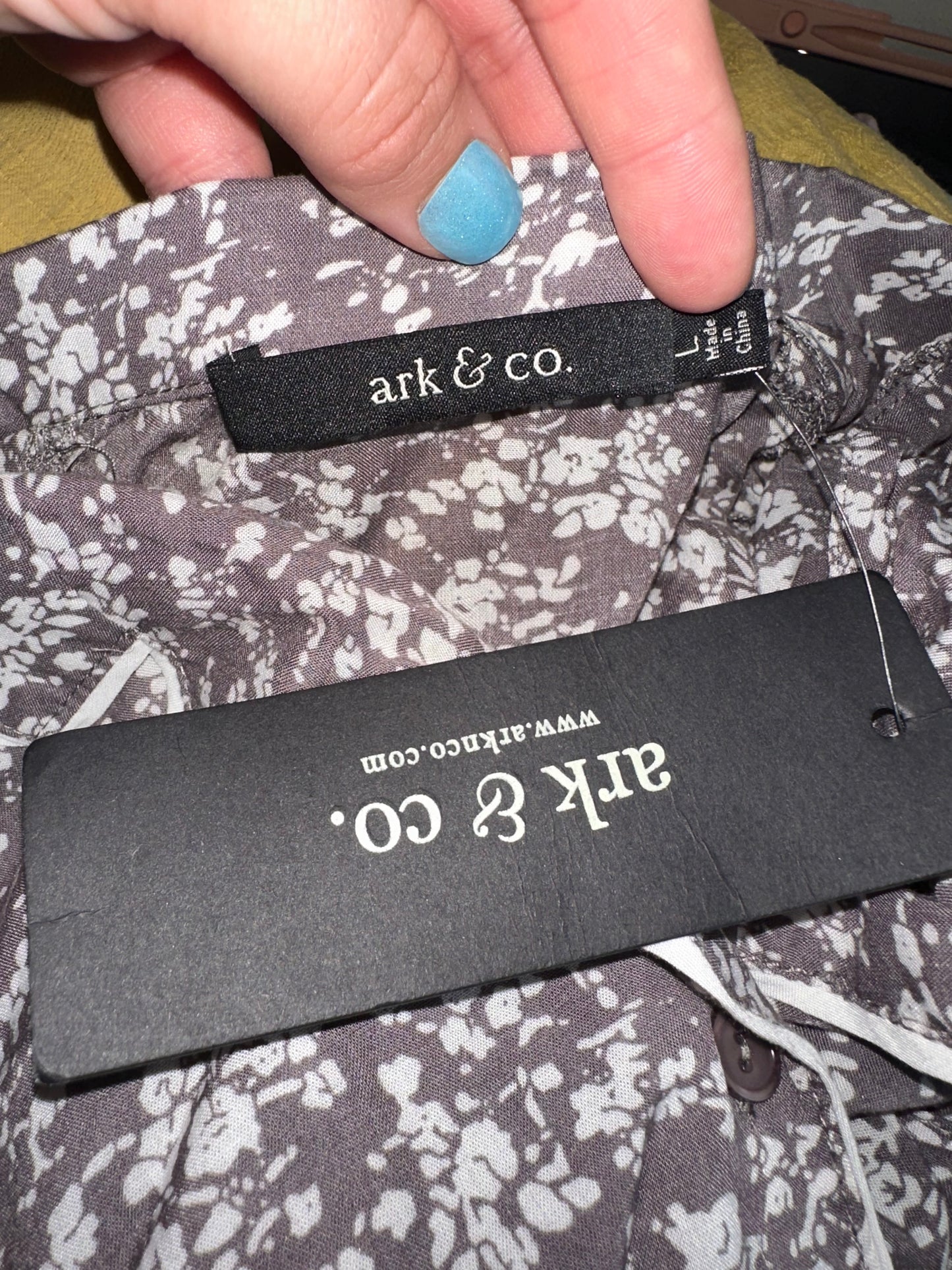 NWT ark & Co (L) Brand New 3/4 Buttoned Collar Romper with Open Front