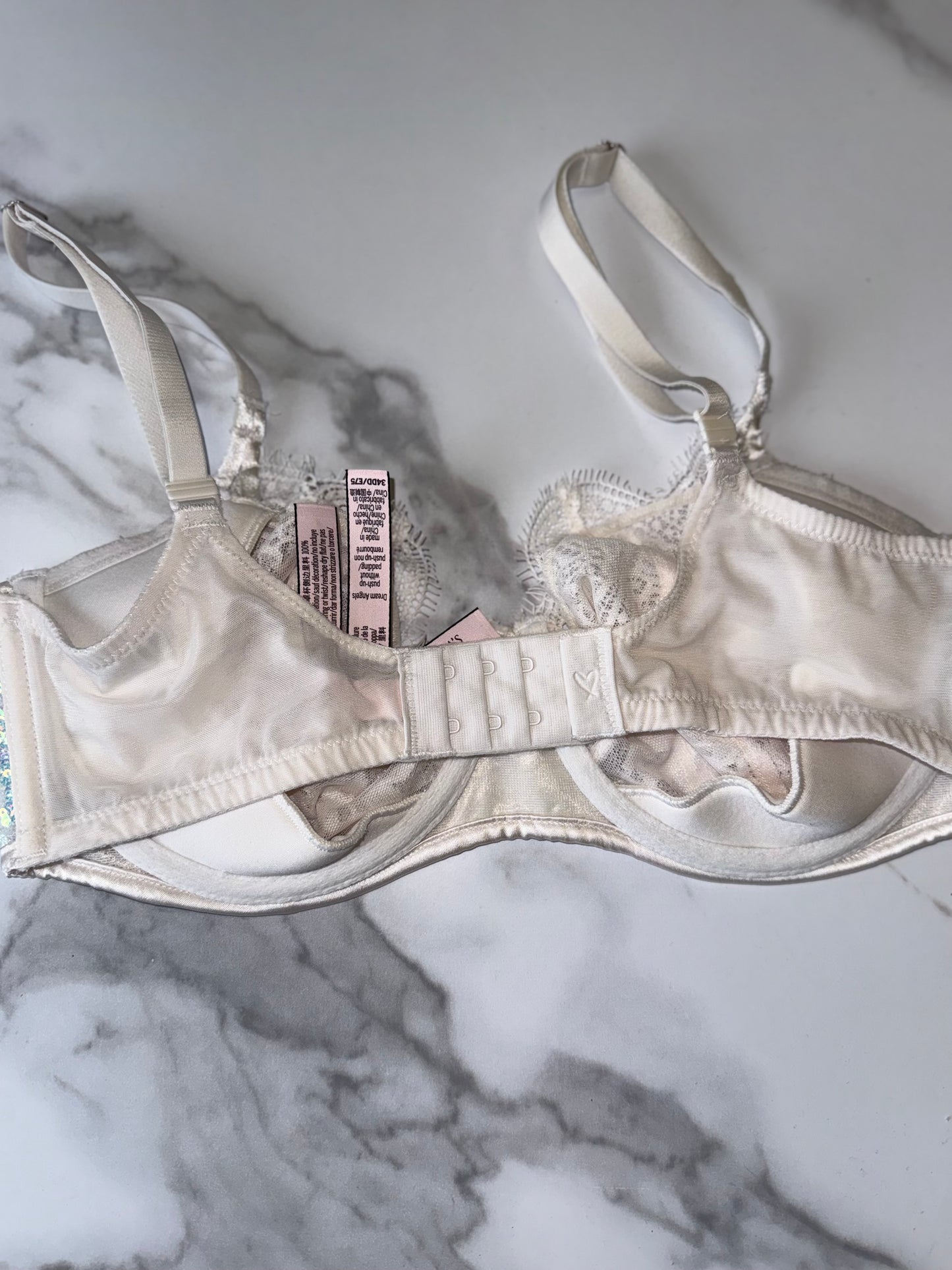Victoria's Secret (34DD) White Lace Dream Angels Push Up Bra W/ Metallic Sequins
