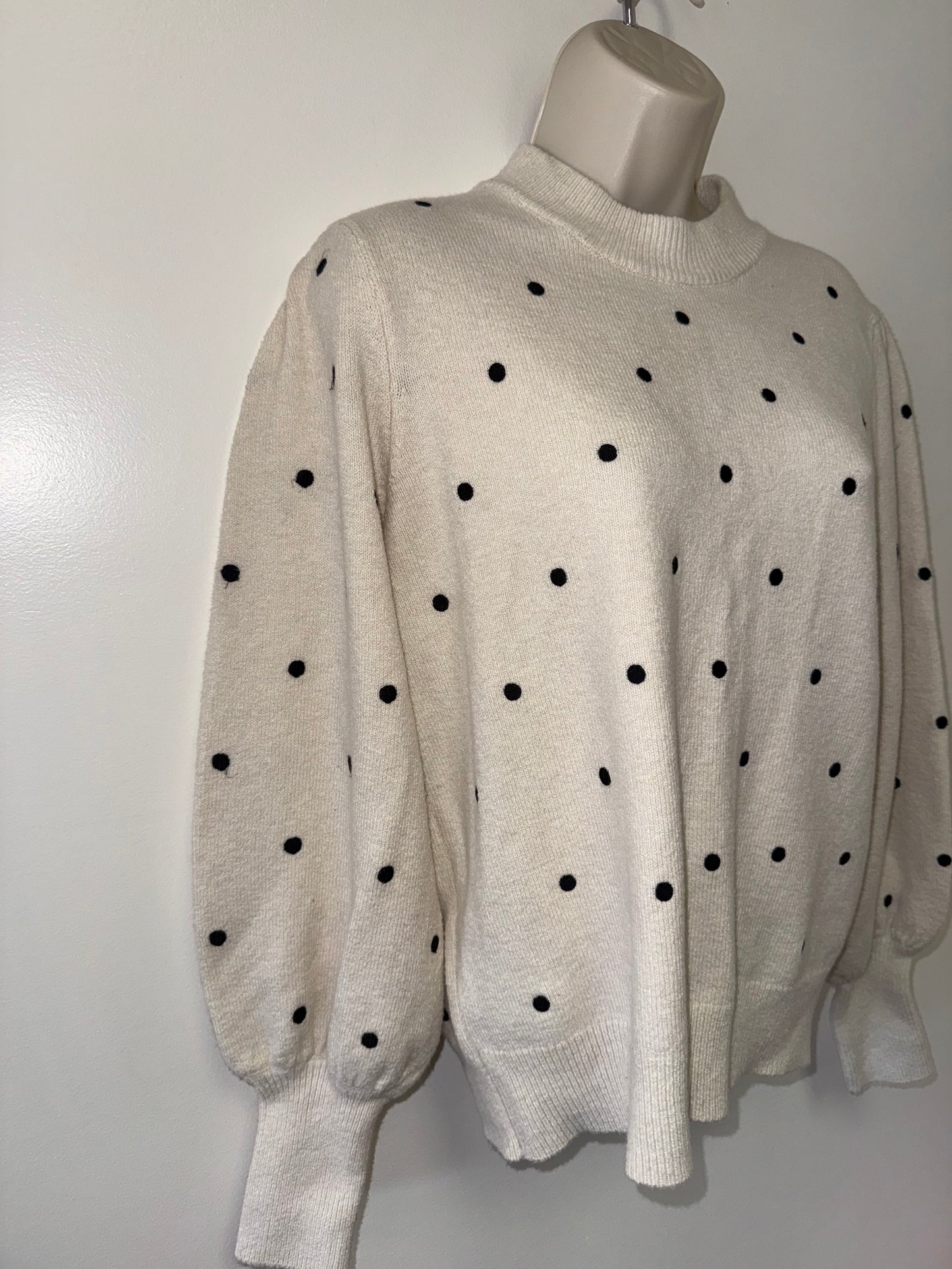Who What Wear (Medium) Cream Neutral Polka Dot Sweater
