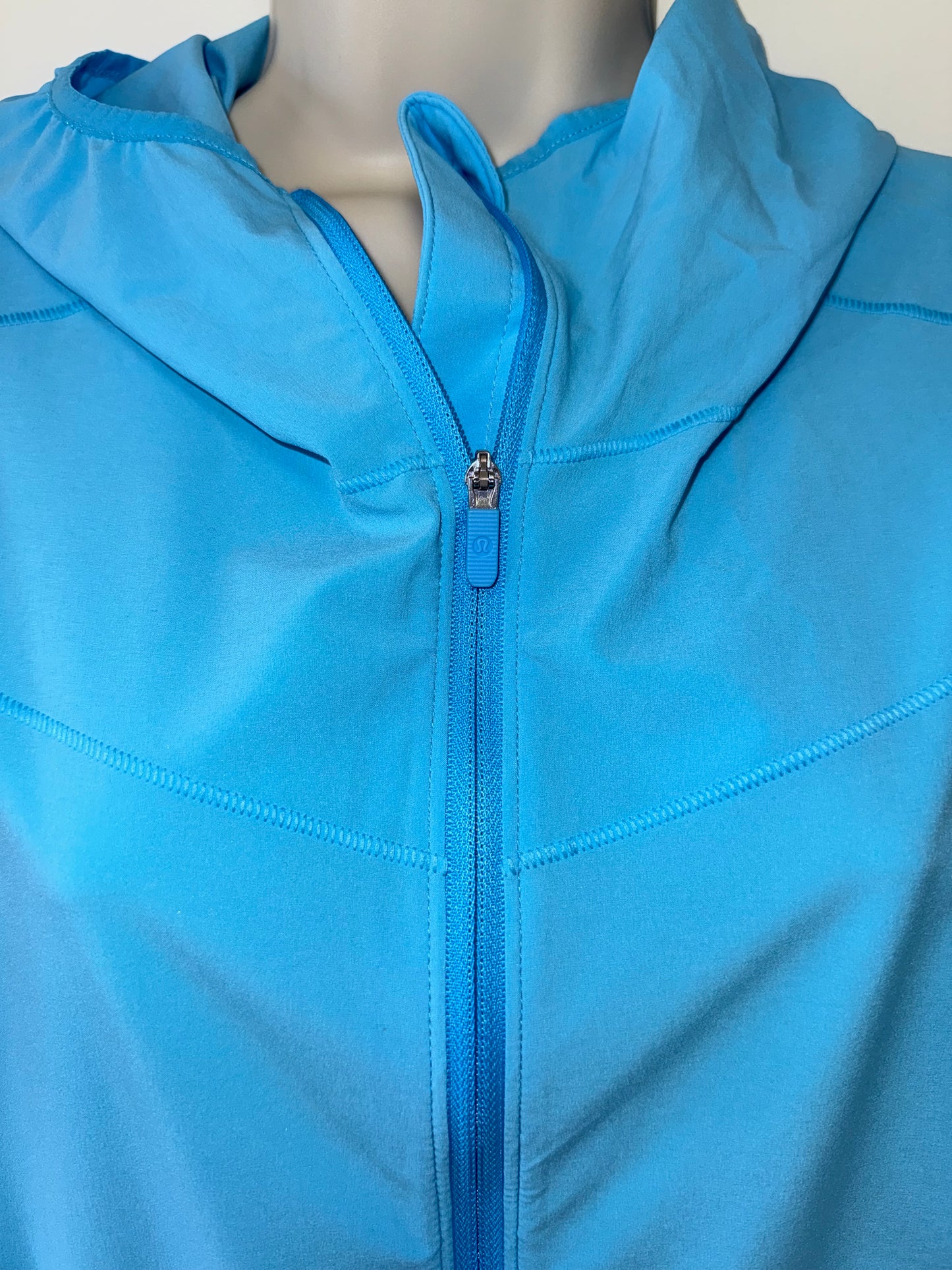 Lululemon (8) Blue Mist Over Windbreaker