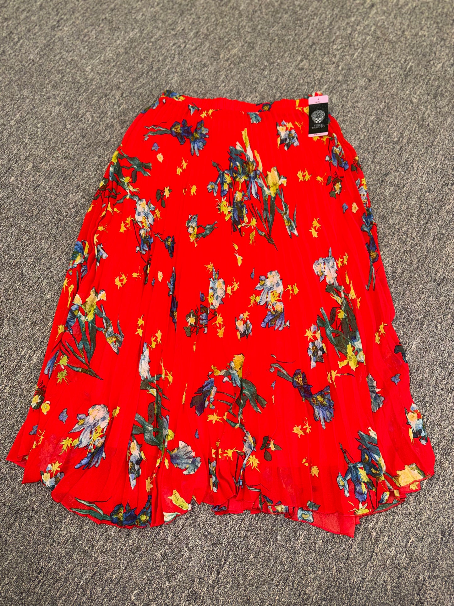 NWT Vince Camuto (Small) Brand New Red Floral Ribbed Flowy Maxi Skirt