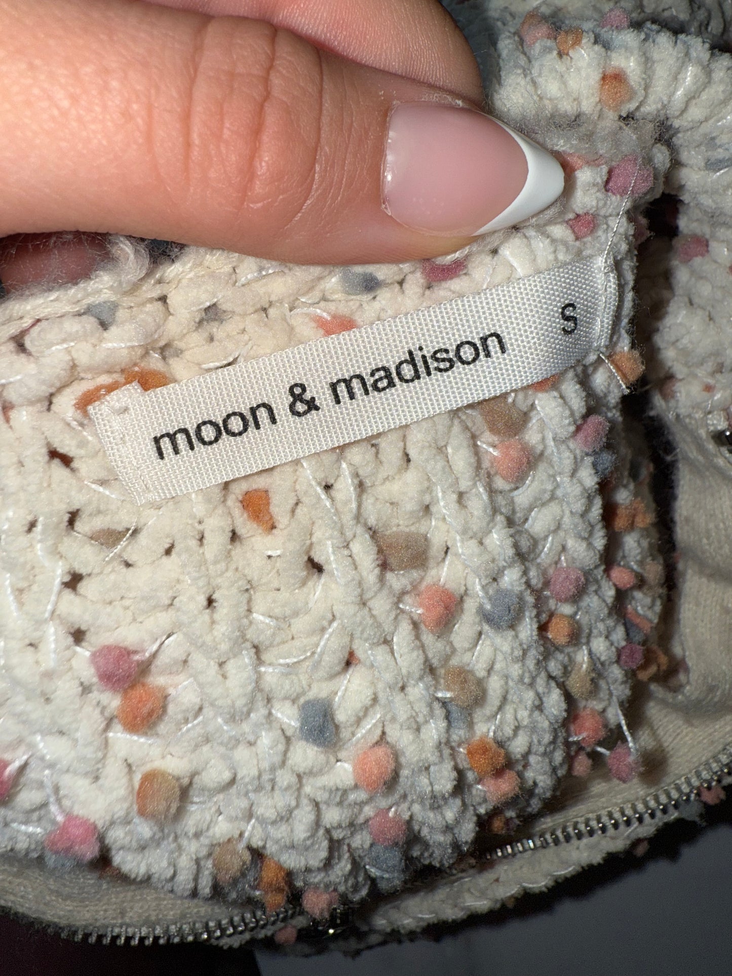 Moon & Madison (Small) Cream Knit 3/4 Zip Cropped Sweater with Hood