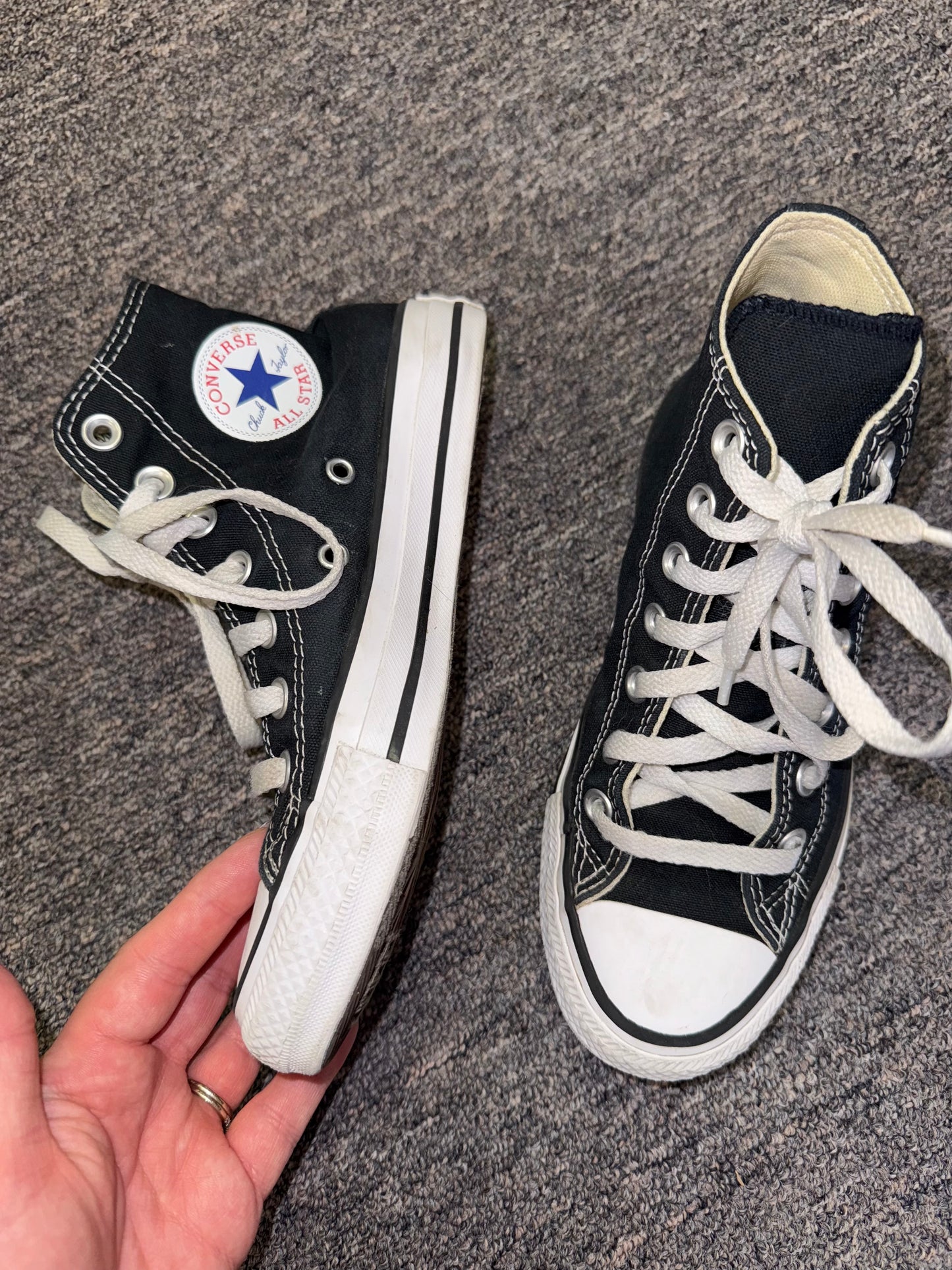 Converse (Womens 5//Mens 3) Black HighTop Laced Up Sneakers