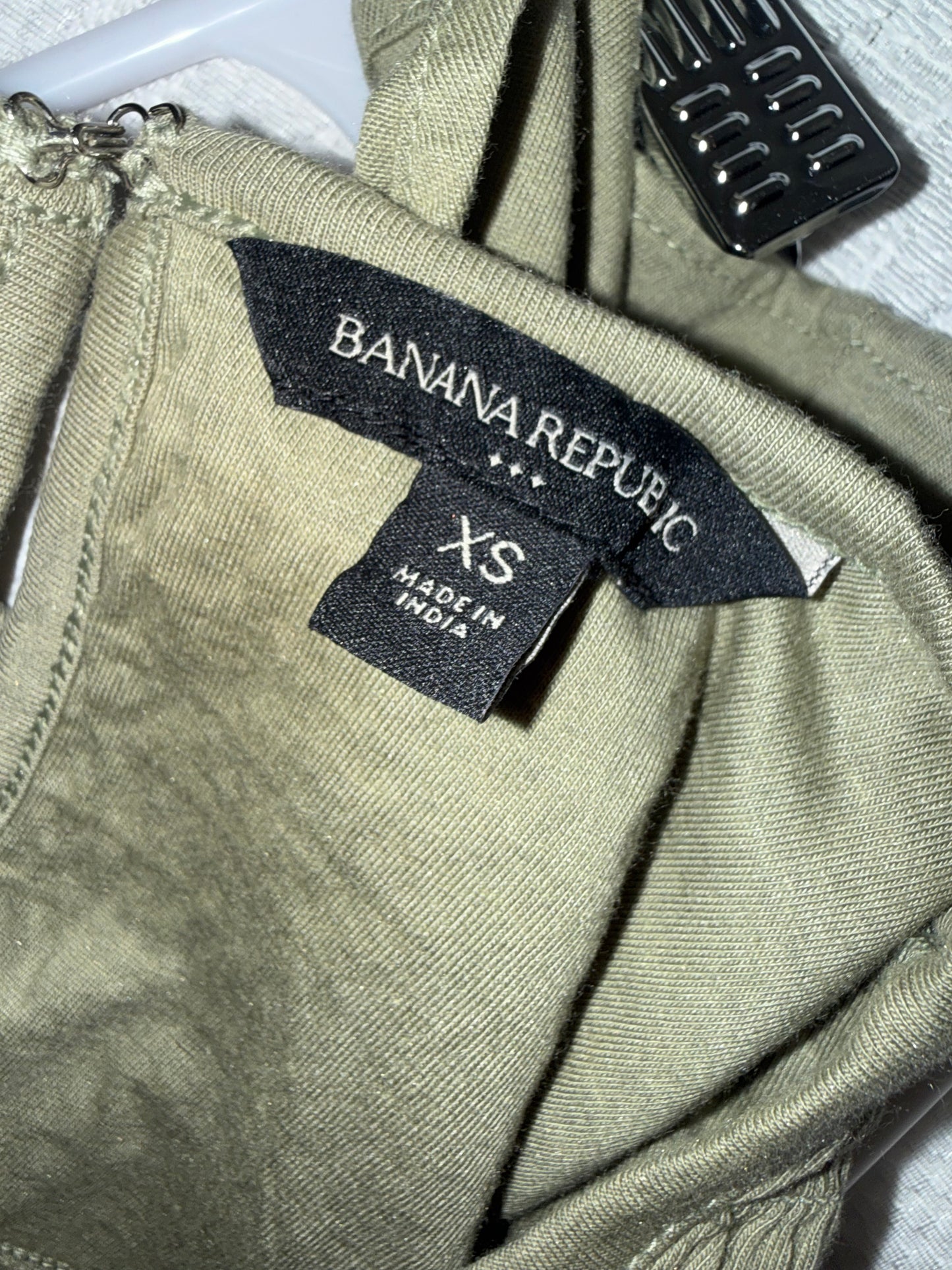NWT Banana Republic (XS) Brand New Green Blouse with Ruffled Sleeves