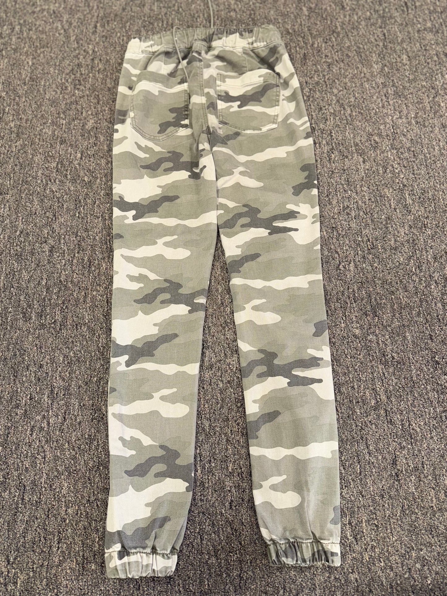 American Eagle (2 Long) Green Camo Pattern Jogger Pants with Stretch