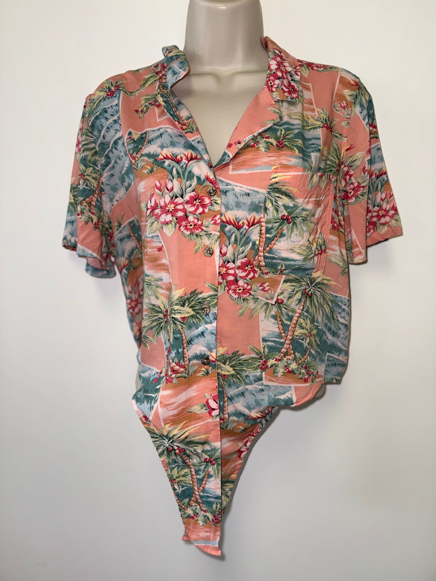 American Eagle (Medium) Pink Beach Floral Pattern Button Up Tied Hem Blouse