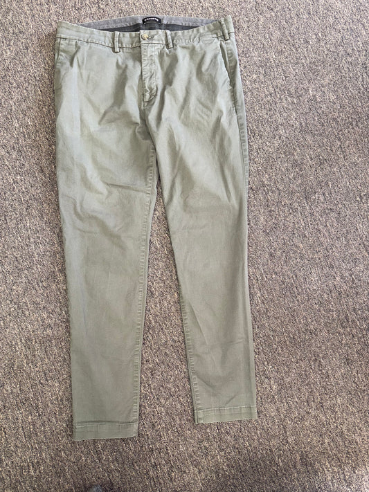 Express (36x32) Light Green Super Skinny Dress Pants