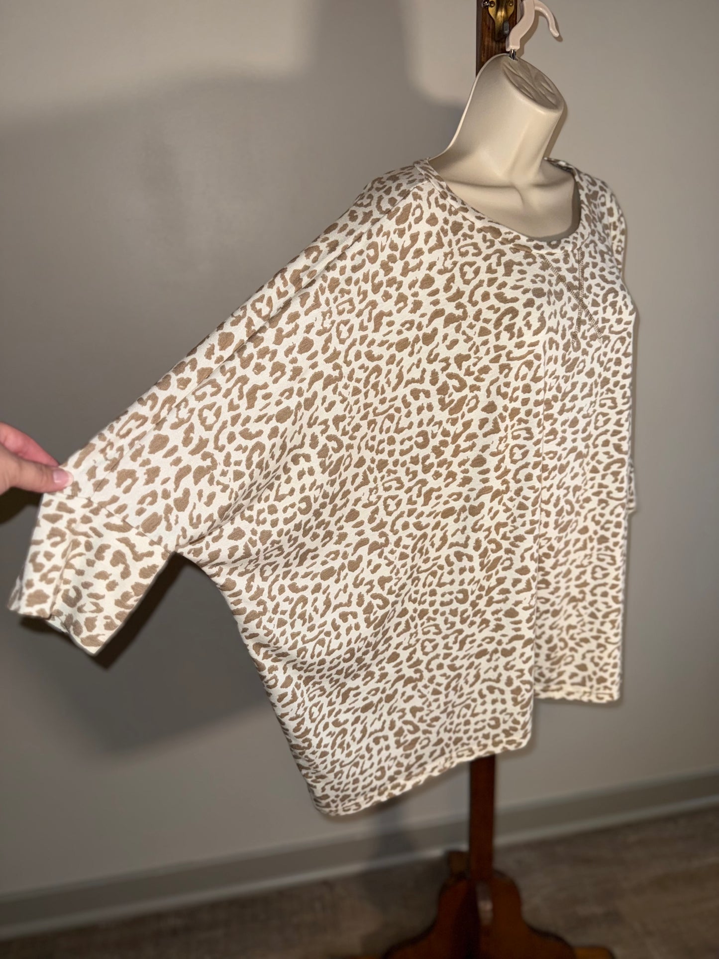 La Miel (Medium) Neutral Oversized Cheetah Print 3/4 Sleeve Blouse