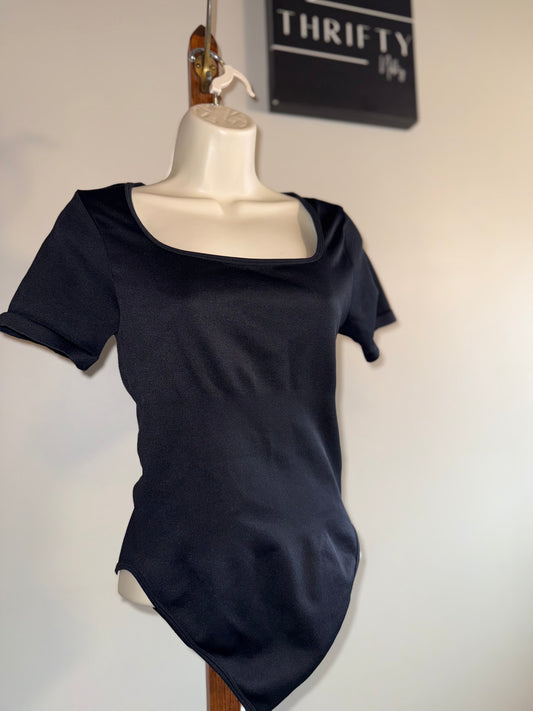 OQQ (XL) Black Short Sleeve Form Fitting Bodysuit