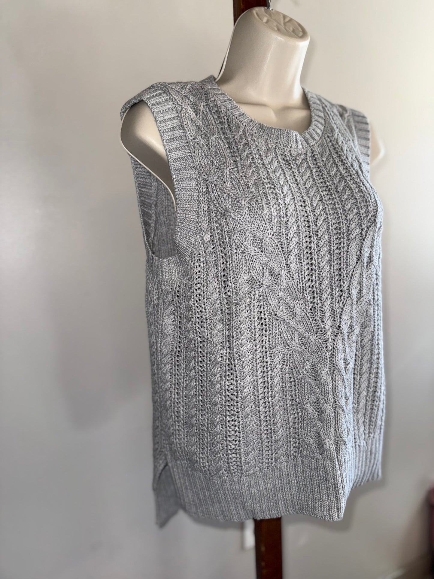 Rachel Zoe (Medium) Grey Cable Knit Sleeveless Sweater Vest