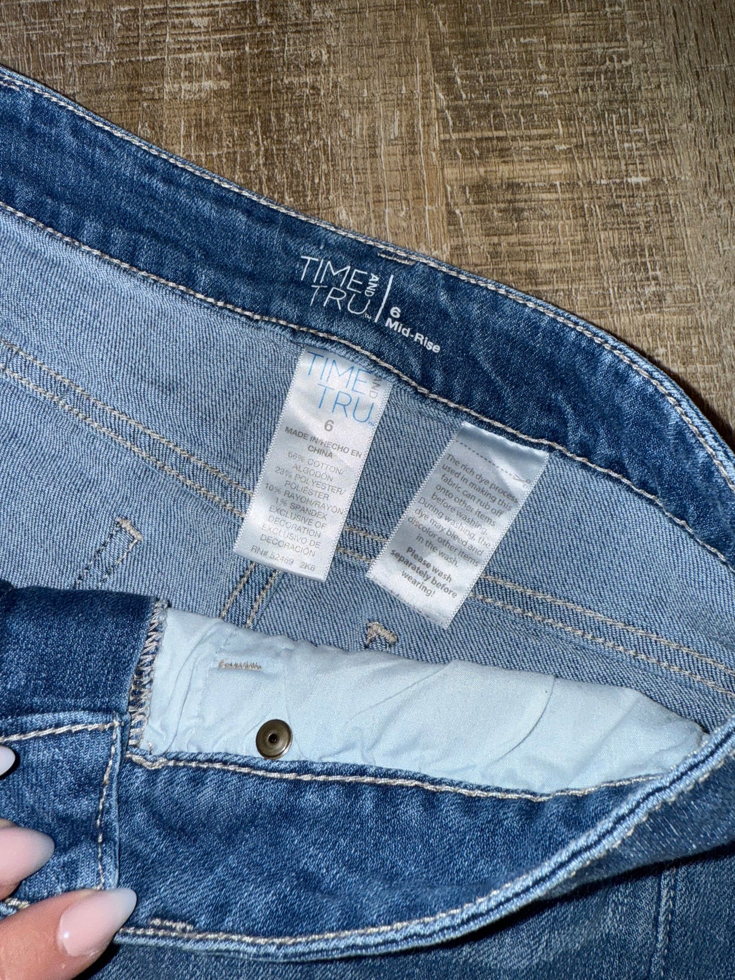 Time & Tru (6) Mid Rise Denim Jean Shorts