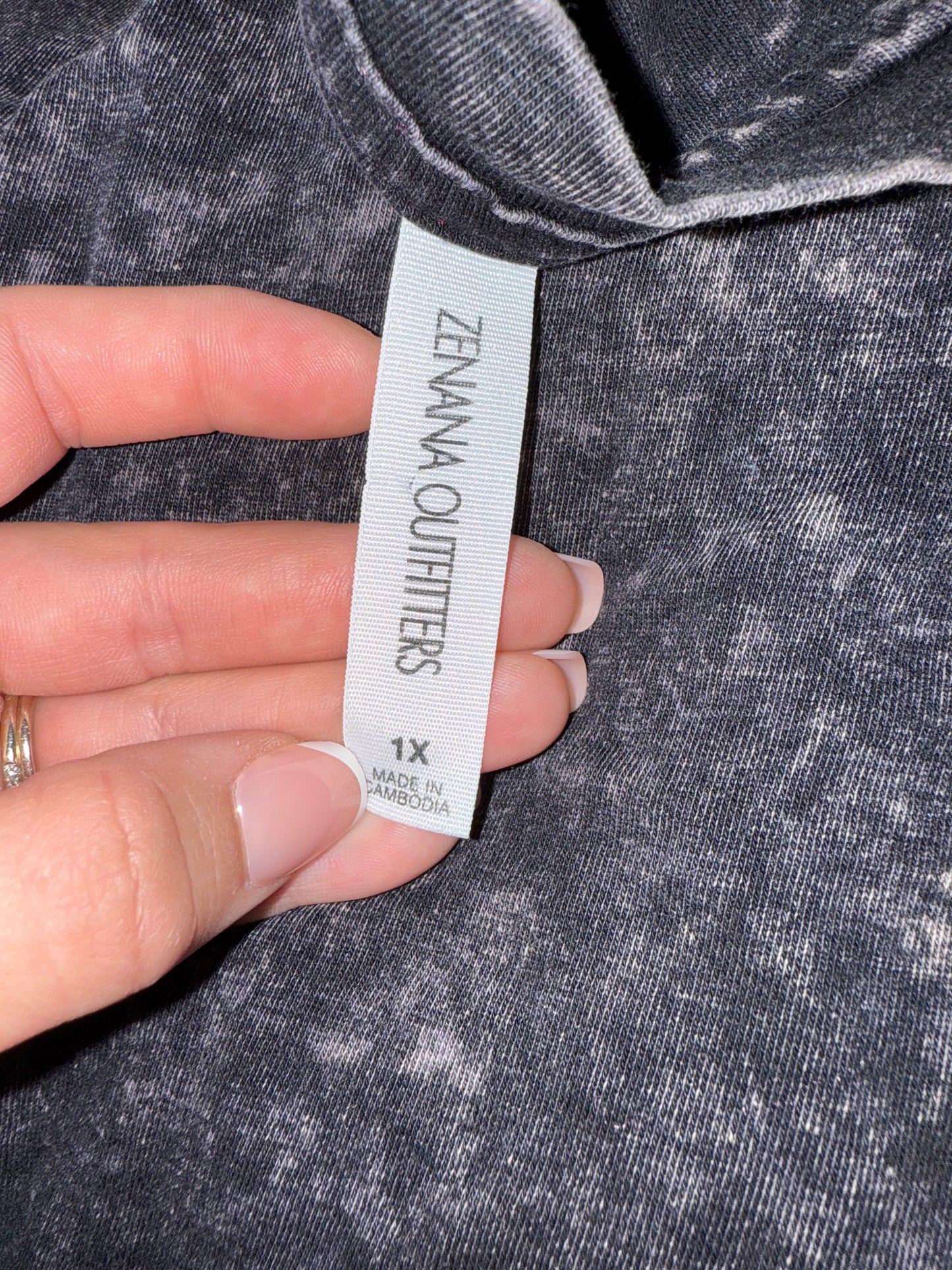 Zenana Outfitters (1X) Black//Grey Acid Wash Pattern Long Sleeve