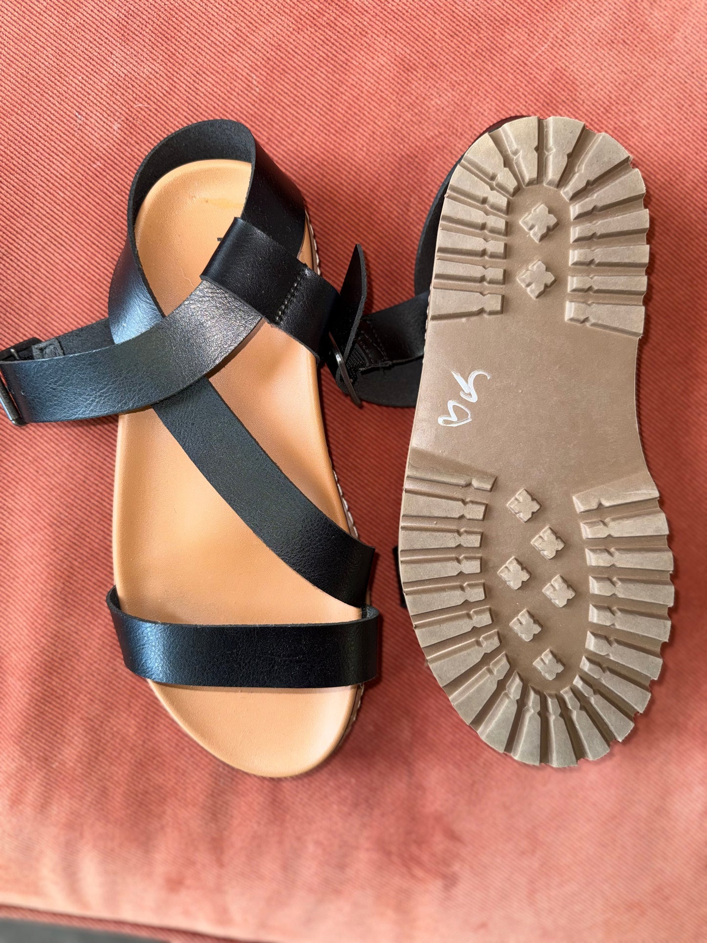 Torrid (8W) Black/Brown Strappy Sandals