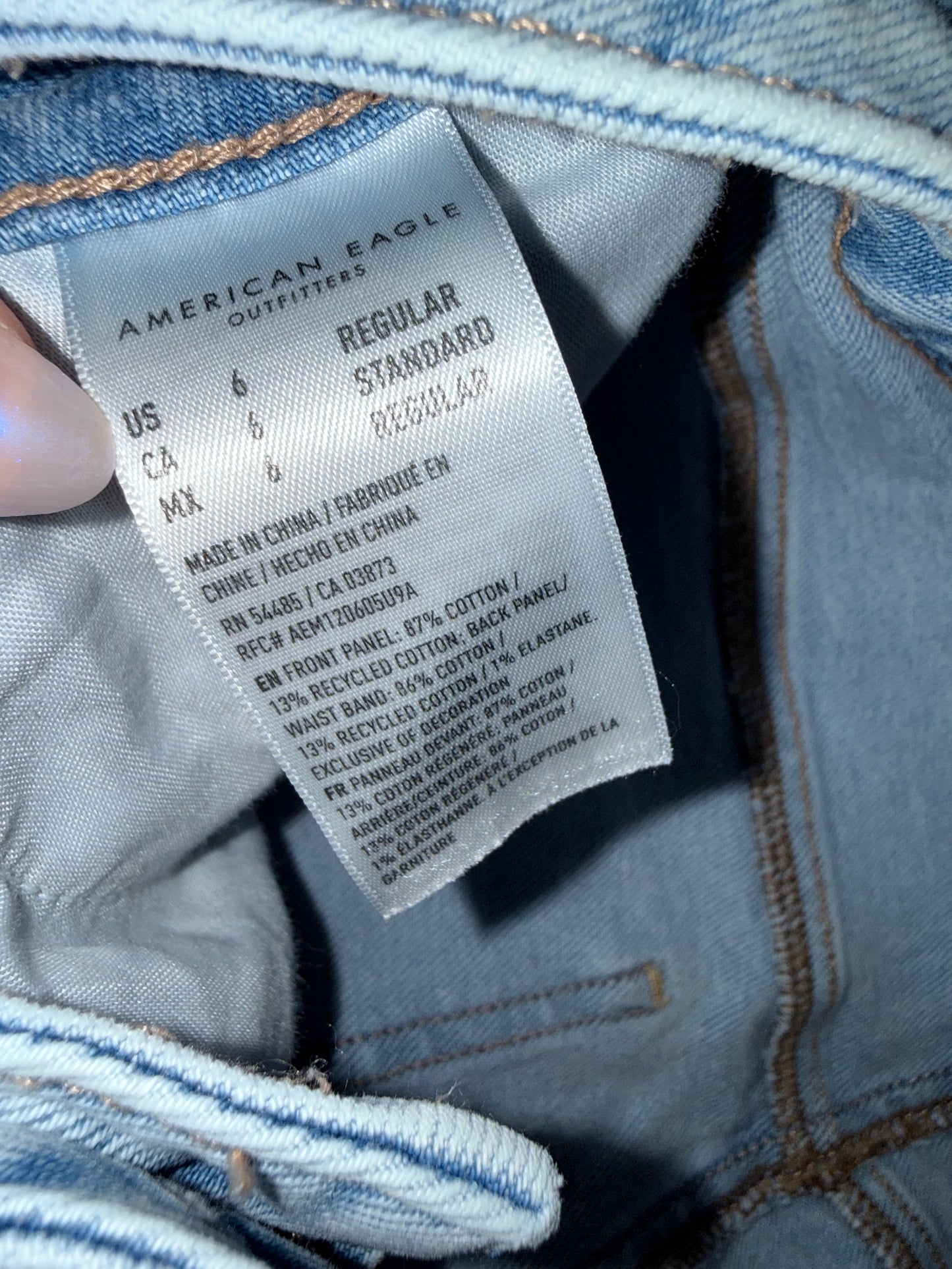 American Eagle (6) Strigid Denim Mom Jeans