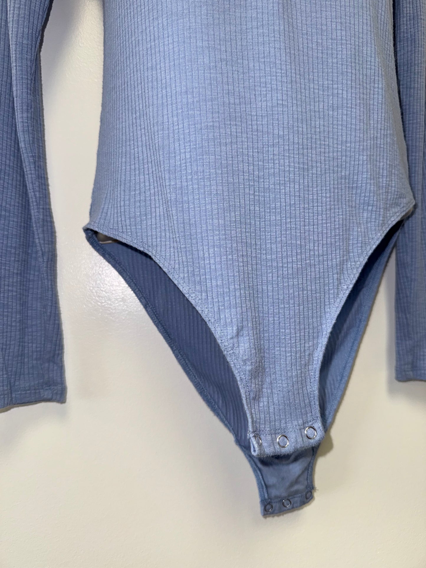Aerie (Medium) Blue Ribbed 3/4 Button Up Long Sleeve Bodysuit