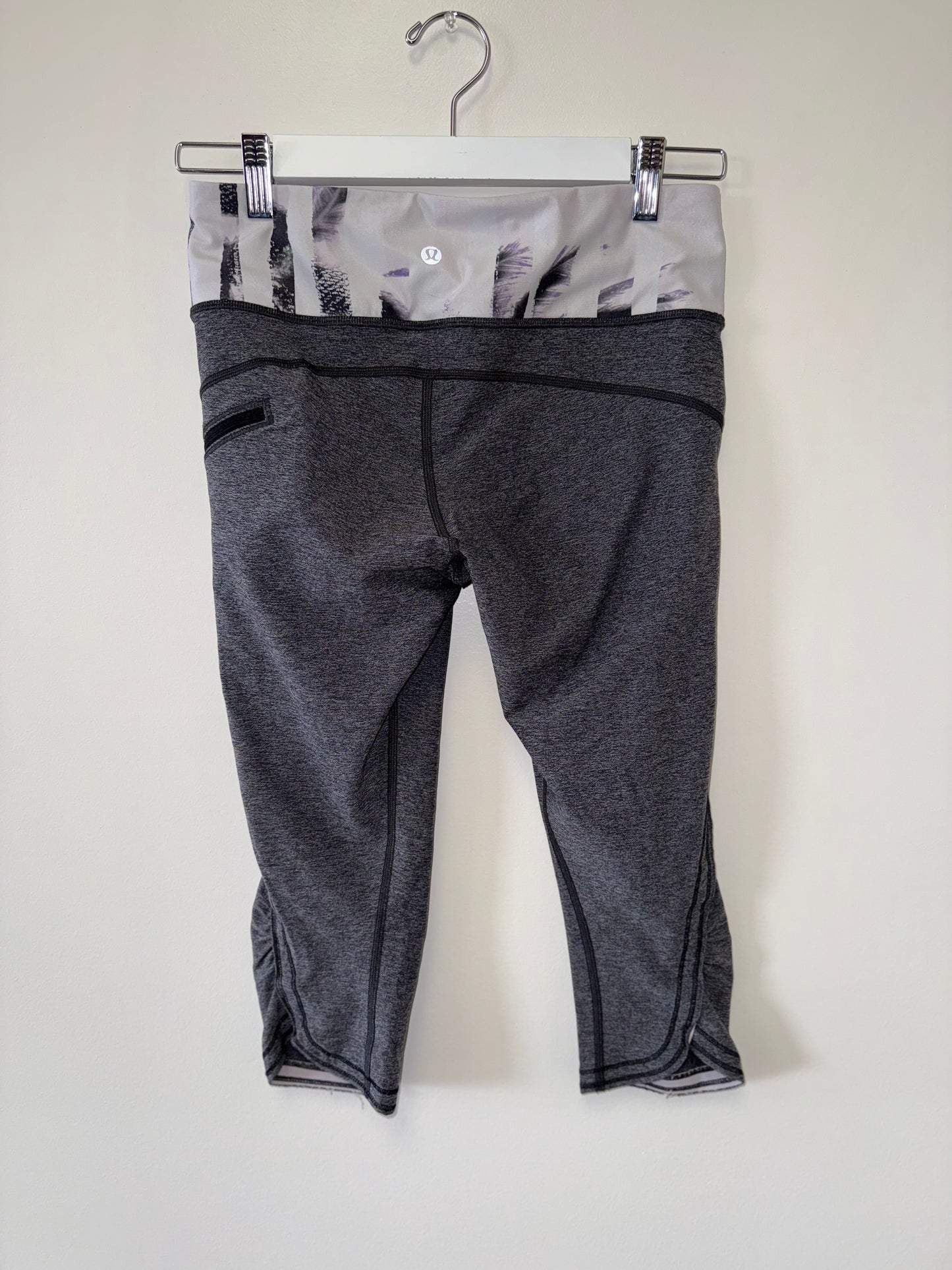 Lululemon (6) Grey Carpis Leggings