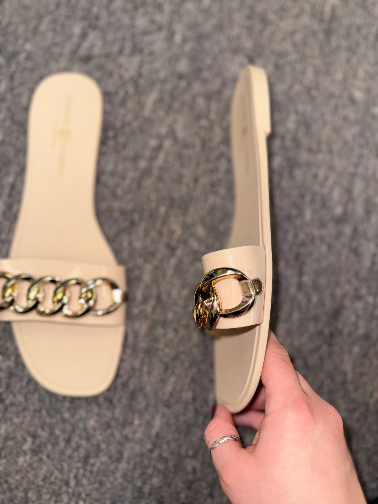 Chinese Laundry (8) Tan Hard Flat with Gold Chain Accent