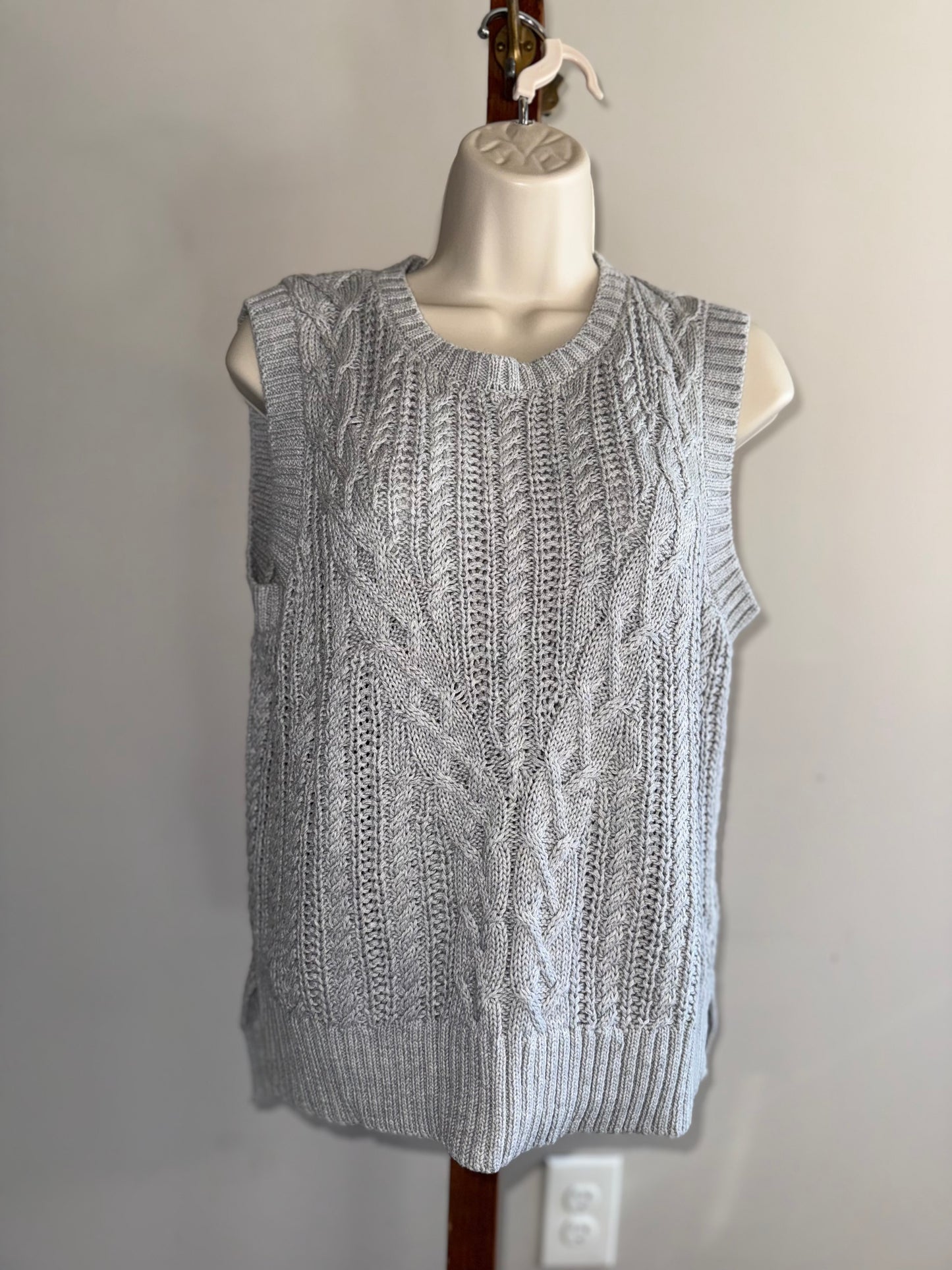 Rachel Zoe (Medium) Grey Cable Knit Sleeveless Sweater Vest