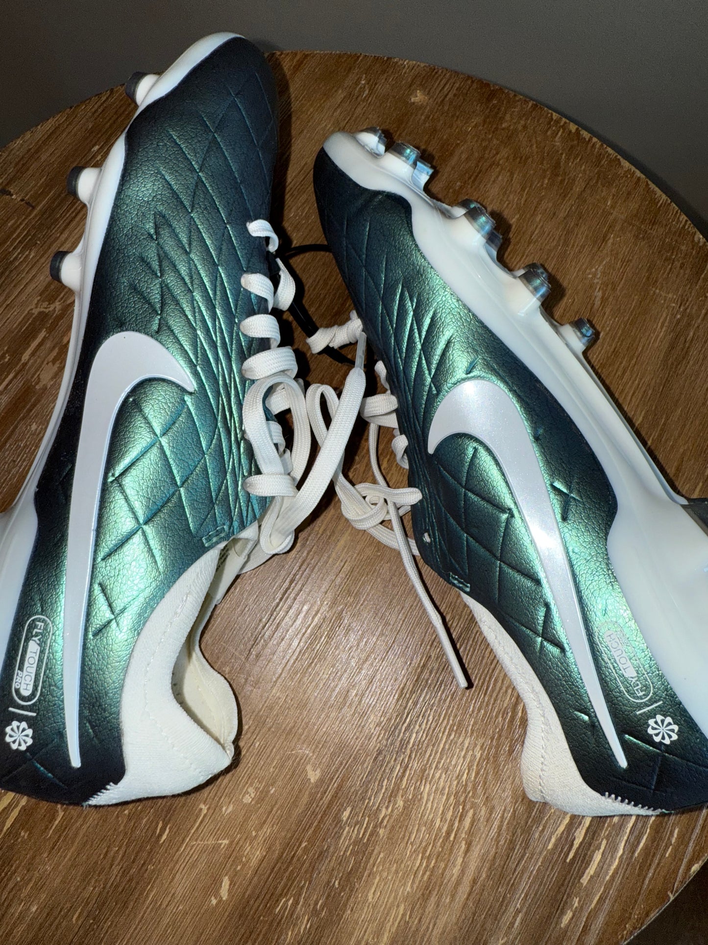 Nike (4 1/2) Brand New Tiempo Emerald Legend 10 Pro FG Low Top Soccer Cleats