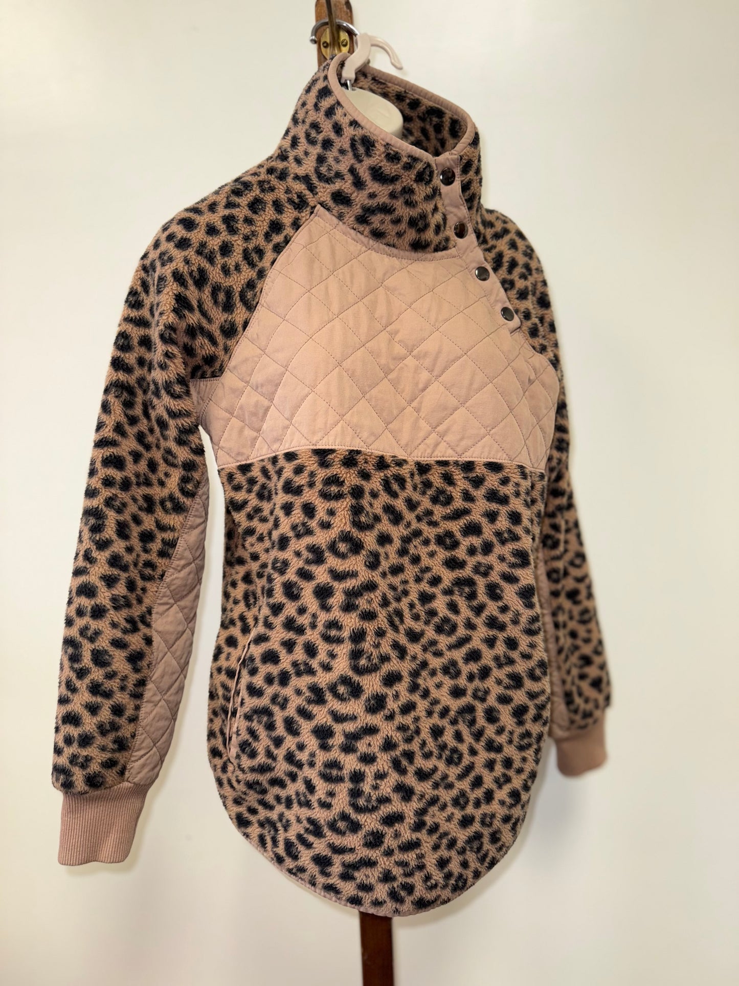 Abercrombie & Fitch (Medium) Neutral Cheetah Print 3/4 Button Up Pullover