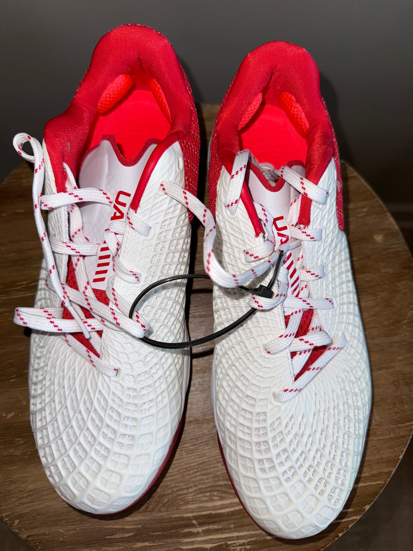 Under Armour (7//7.5//8.5//11) Brand New Red//Gold//Blue Softball Cleats