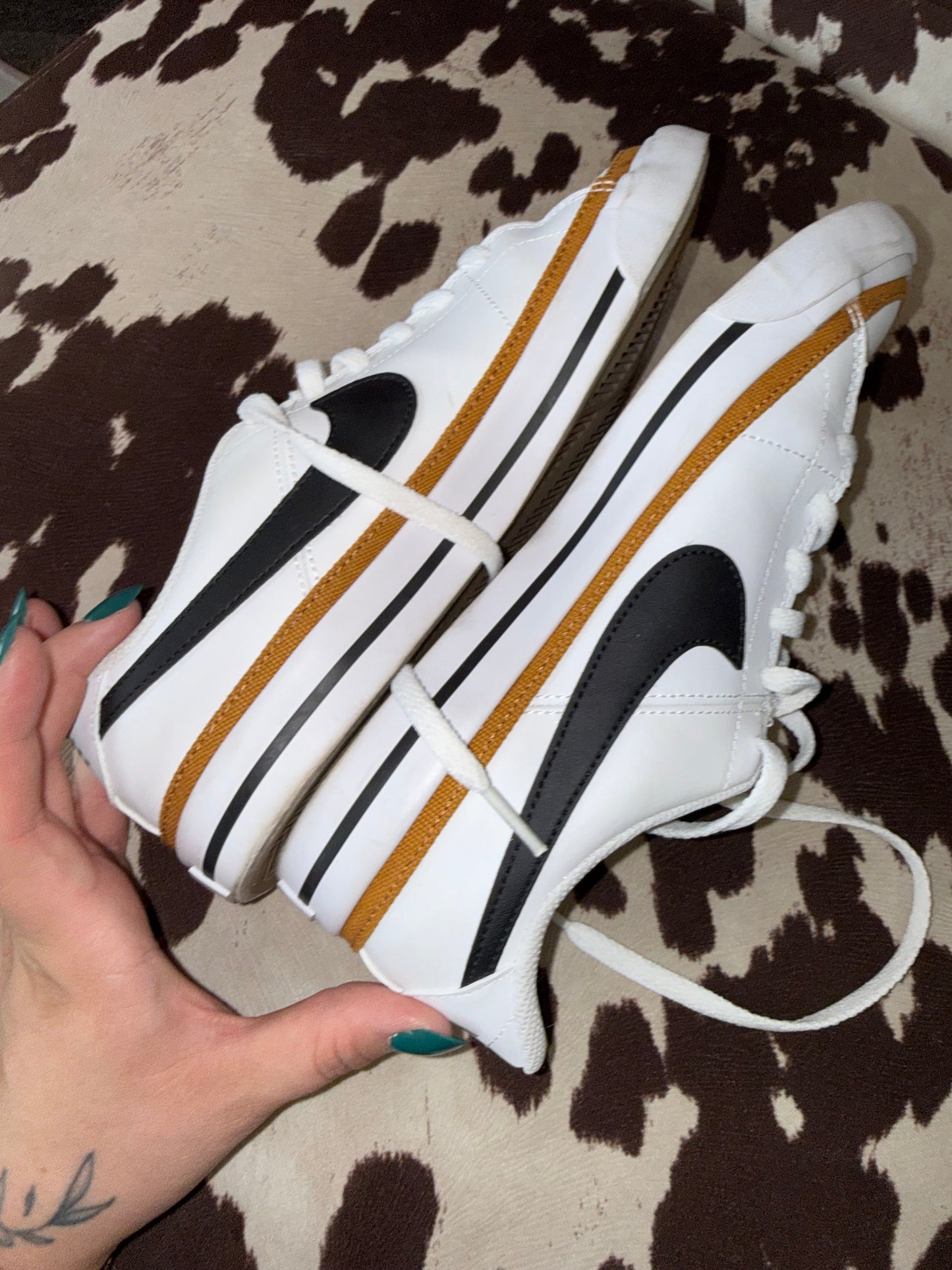 Nike (5 Youth) White Neutral Court Legacy Sneakers