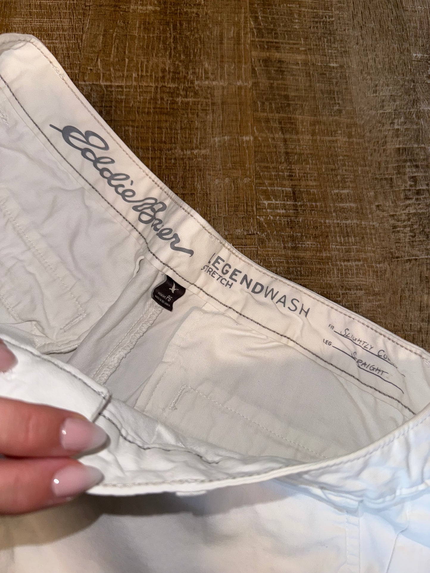 Eddie Bauer (P6) White Legend Wash Straight Leg Shorts with Stretch