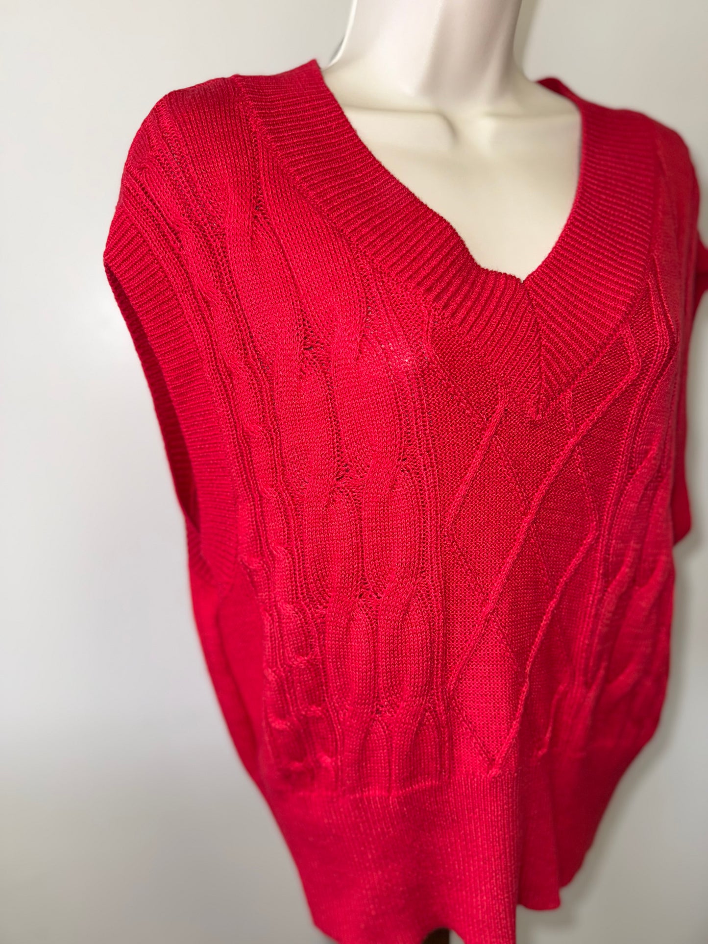 Sincerely Jules (XL) Red V-Neck Sleeveless Sweater Vest
