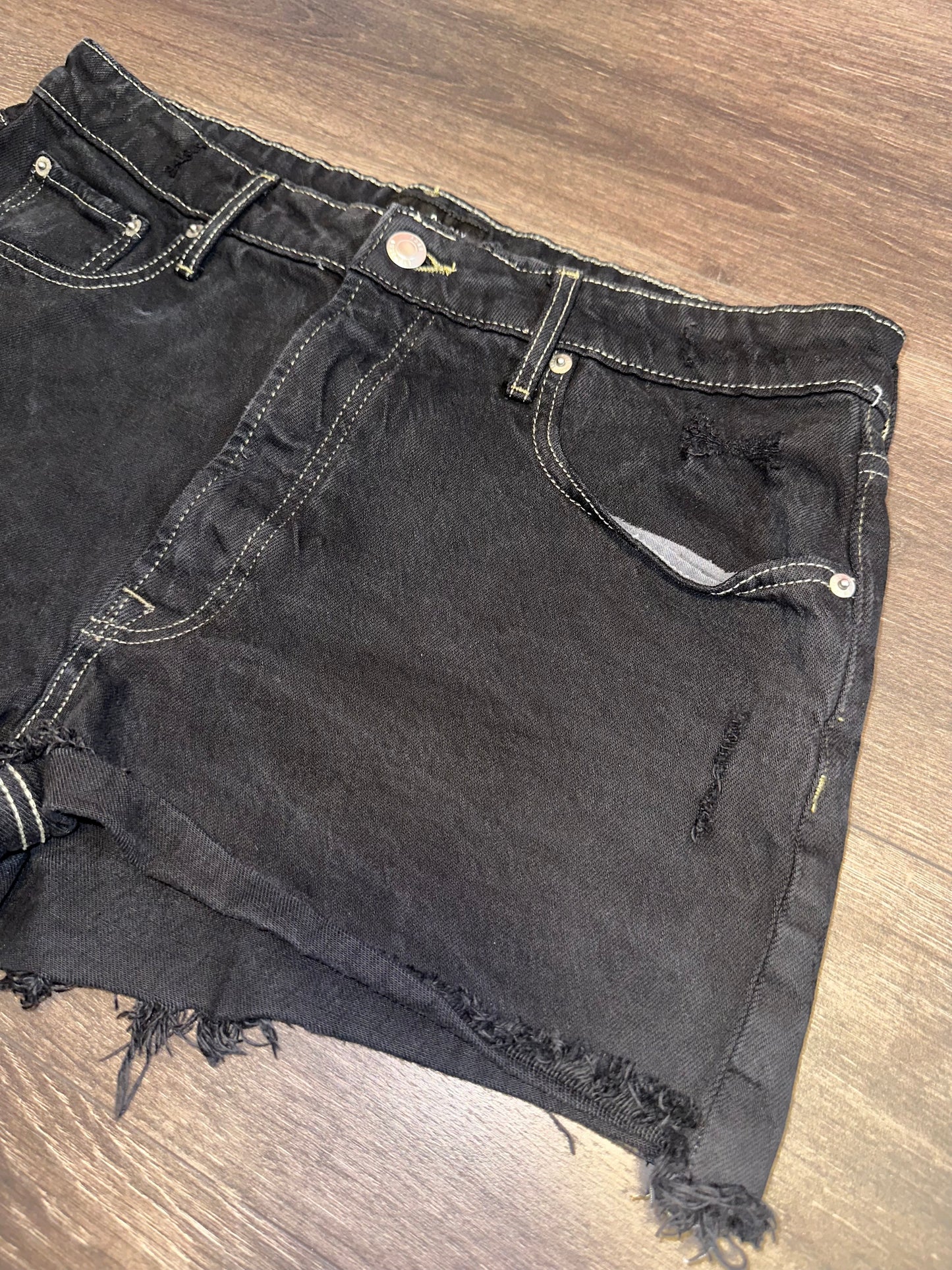 Free Assembly (12) Black Denim Frayed Jean Shorts