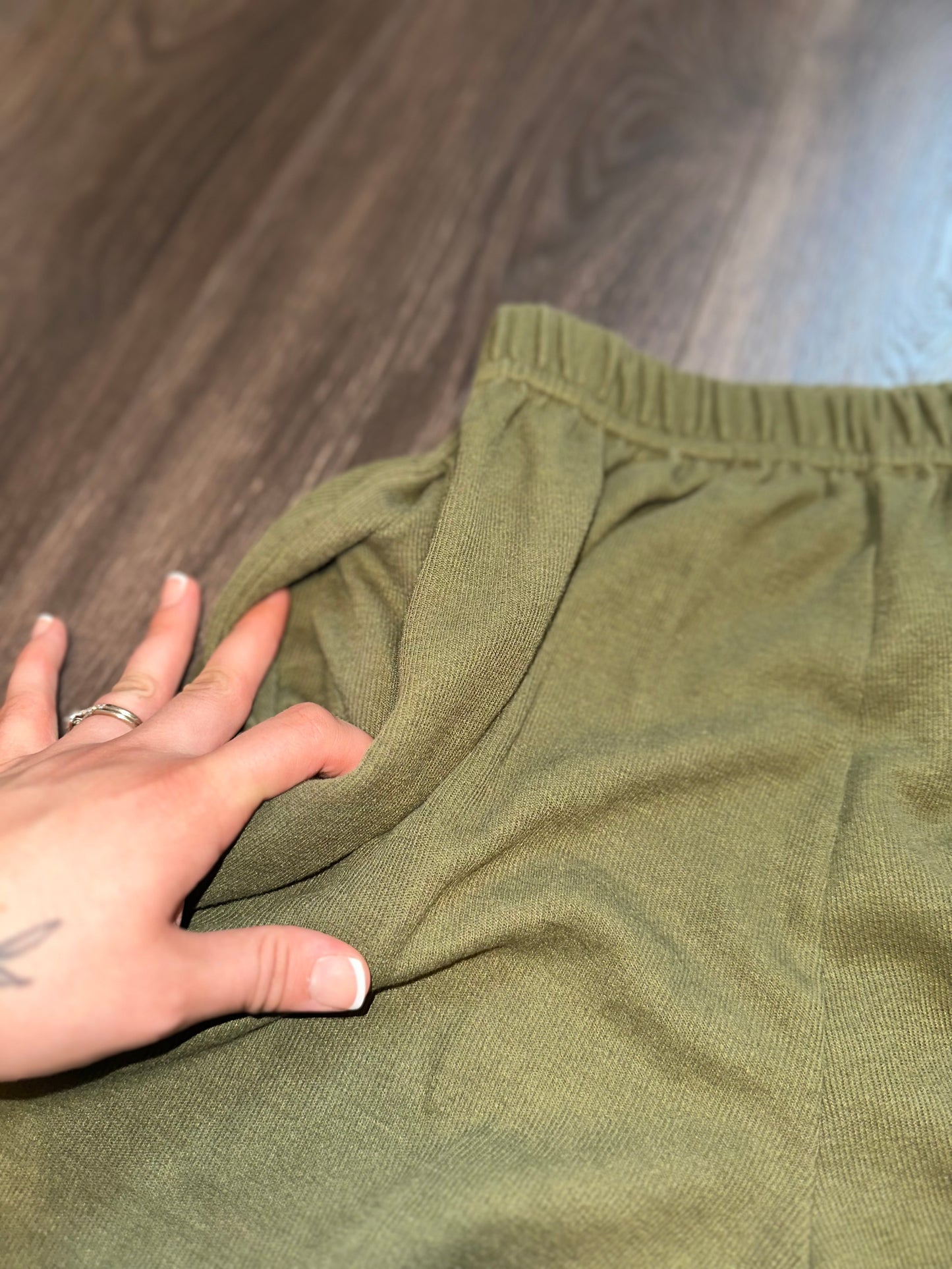 Separate Issue (Large) Vintage Green Knit Shorts with Pockets and Stretch