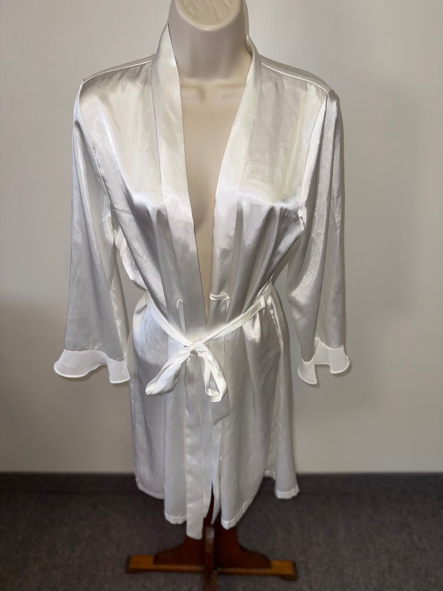 Apt. 9 (Small) White Polyester Ruffle//Flowy Robe