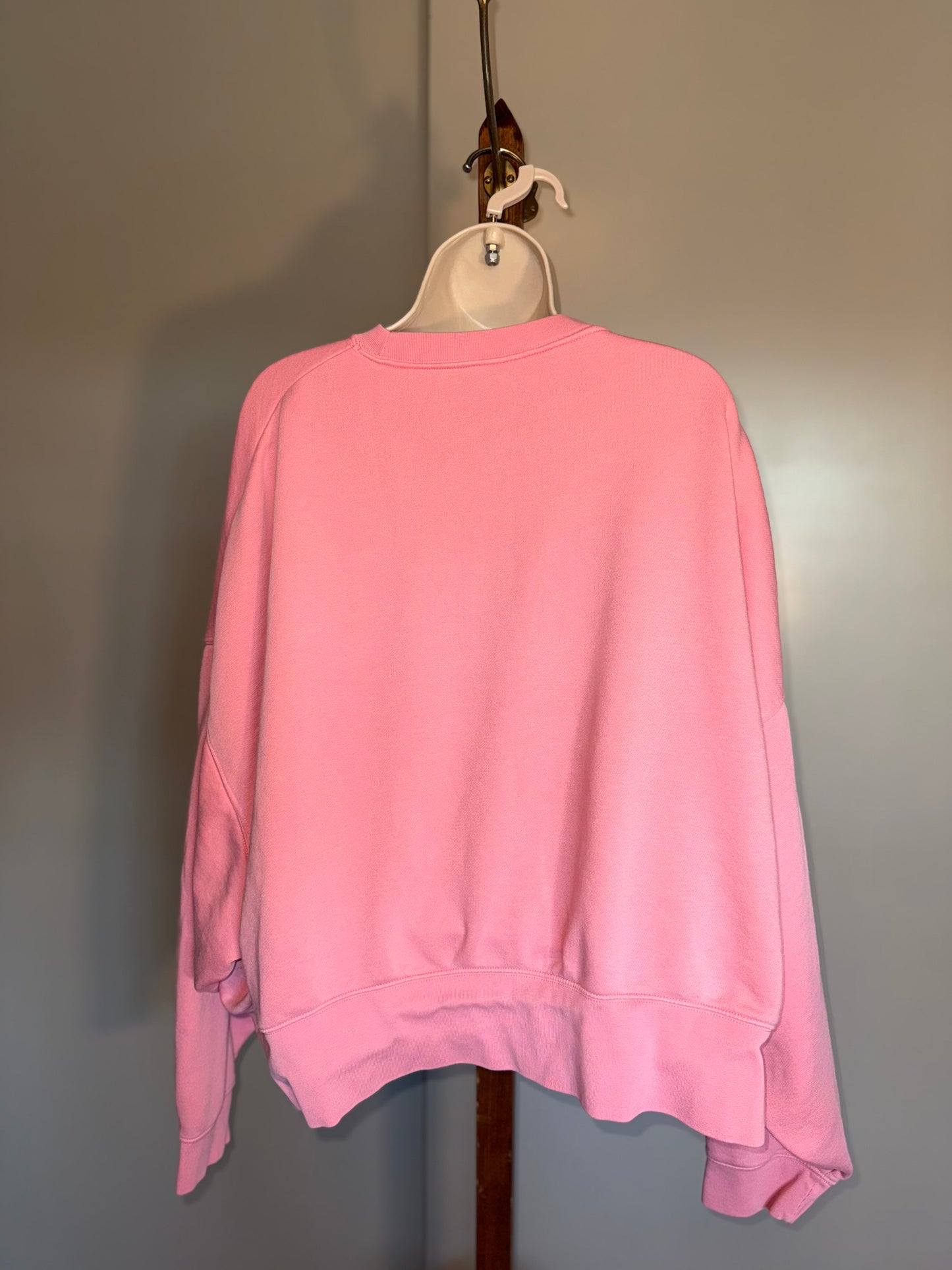 Nike (XL) Pink Cropped Crewneck Sweatshirt with Bleach Splatter