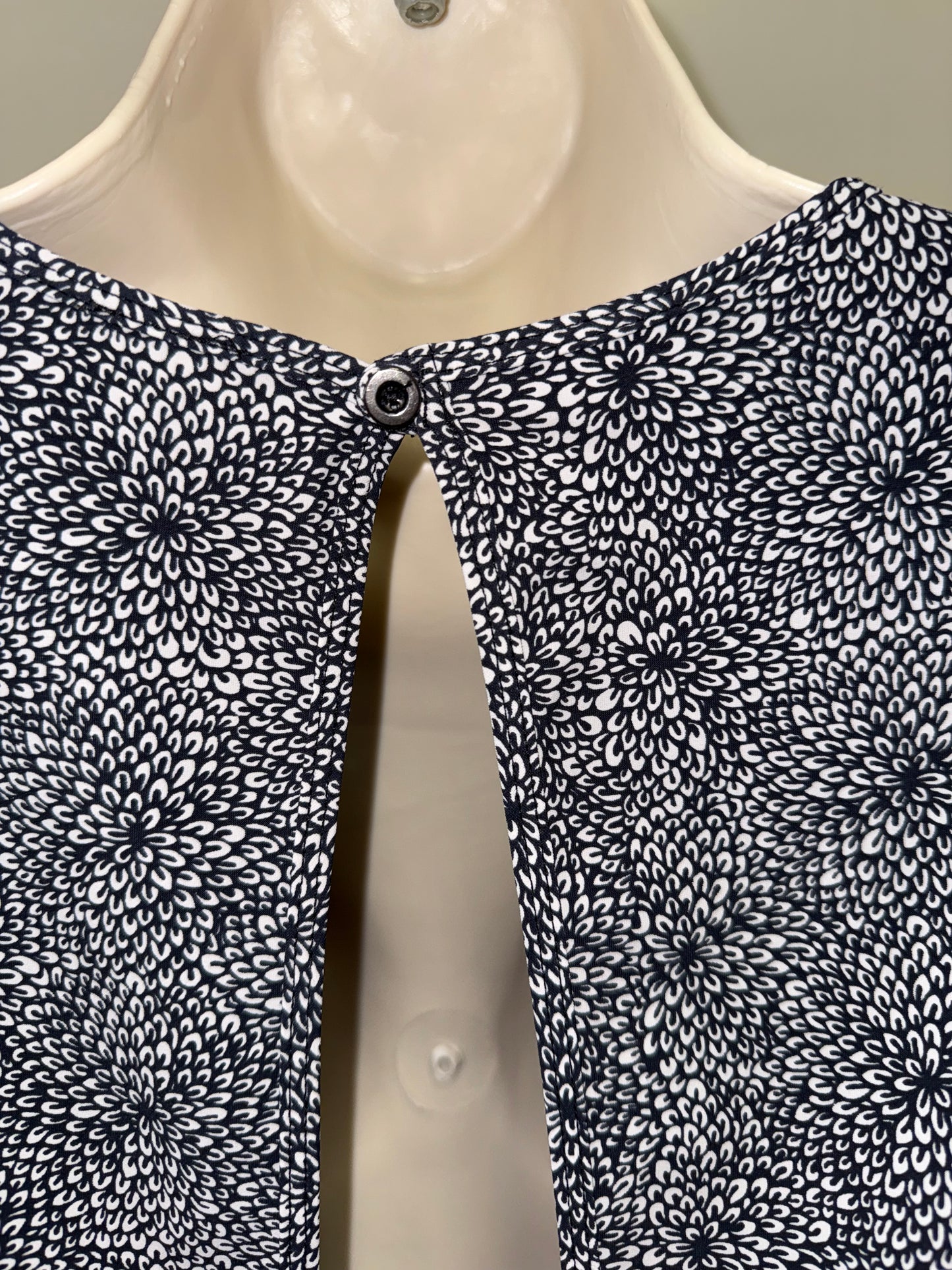 Lululemon Black & White Floral Pattern Tank Top with Open Slit Back