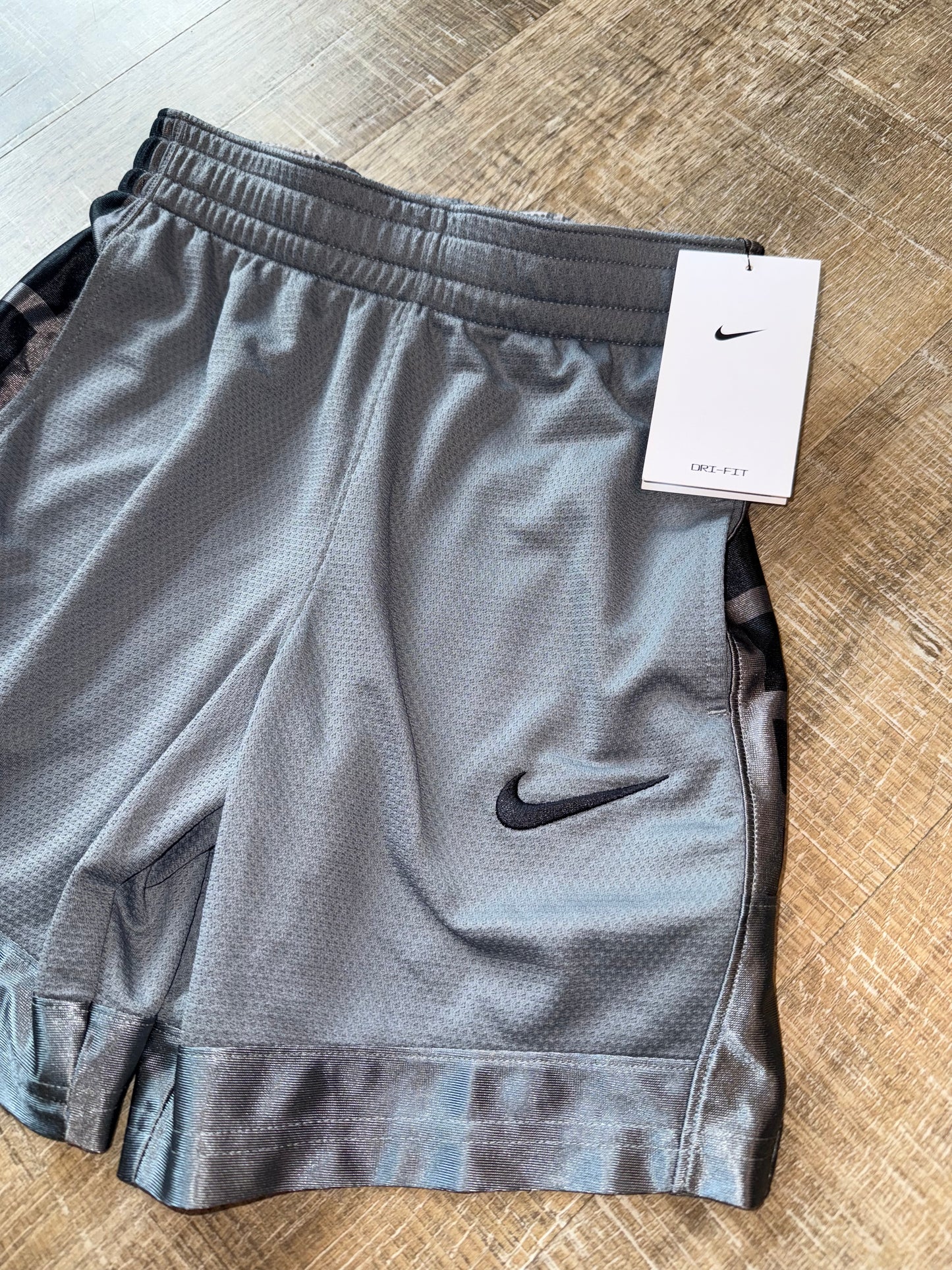 NWT Nike (Boys Small) Brand New Black//Grey Dri Fit Standard Shorts
