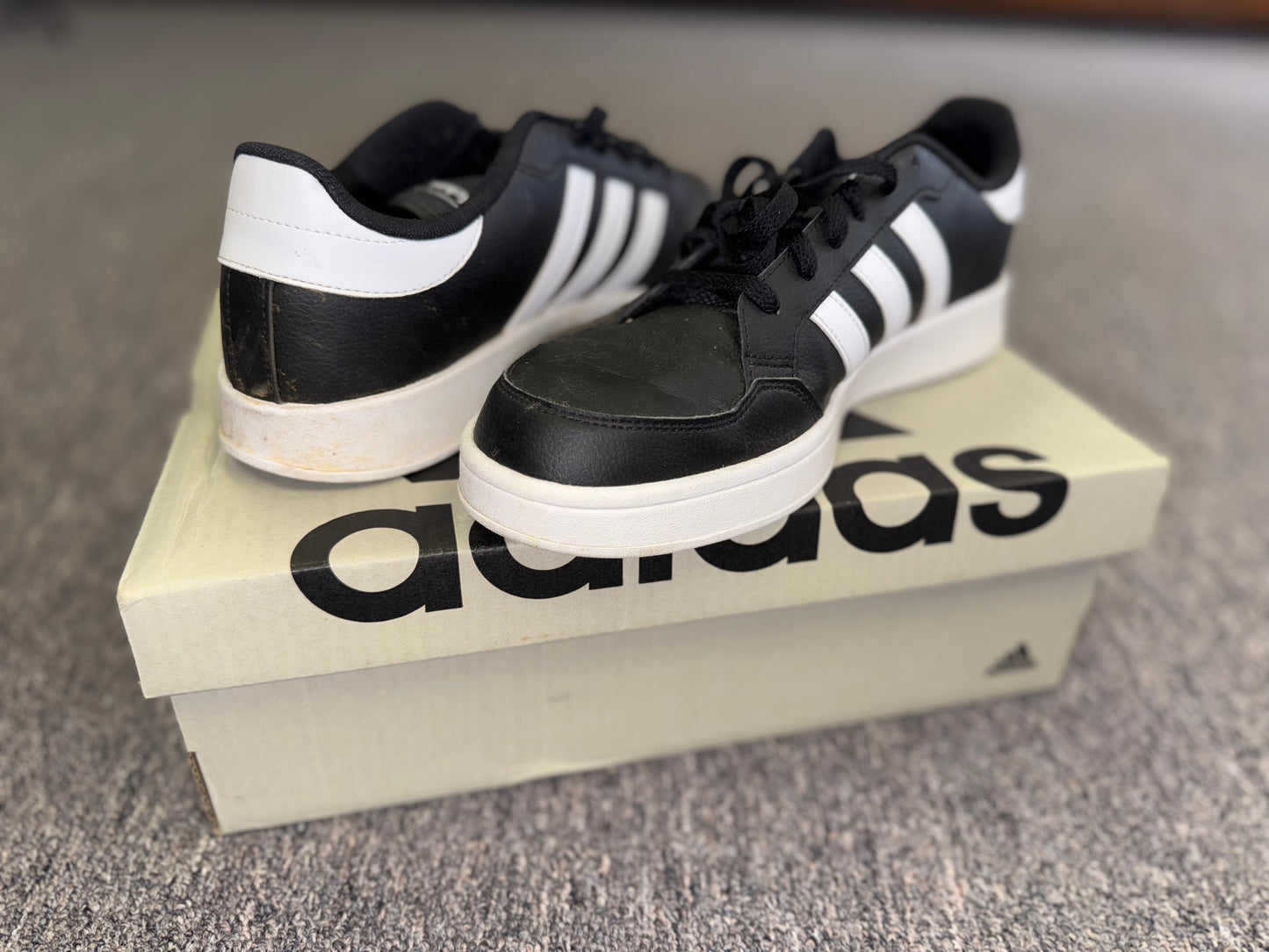 Adidas (11) Black and White Breaknet Casual Sneakers