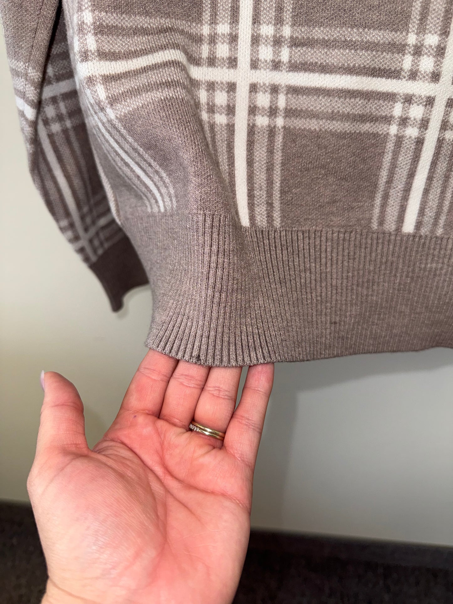Max Studio (XL) Neutral Plaid Ribbed Turtleneck Sweater