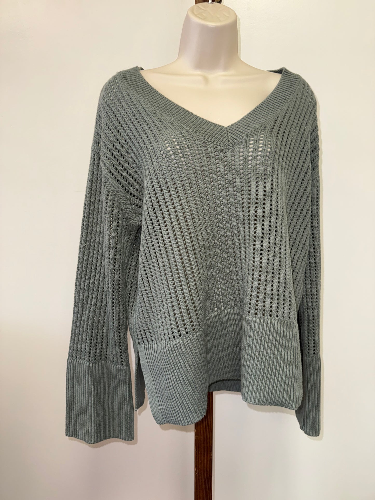 Gap sweater